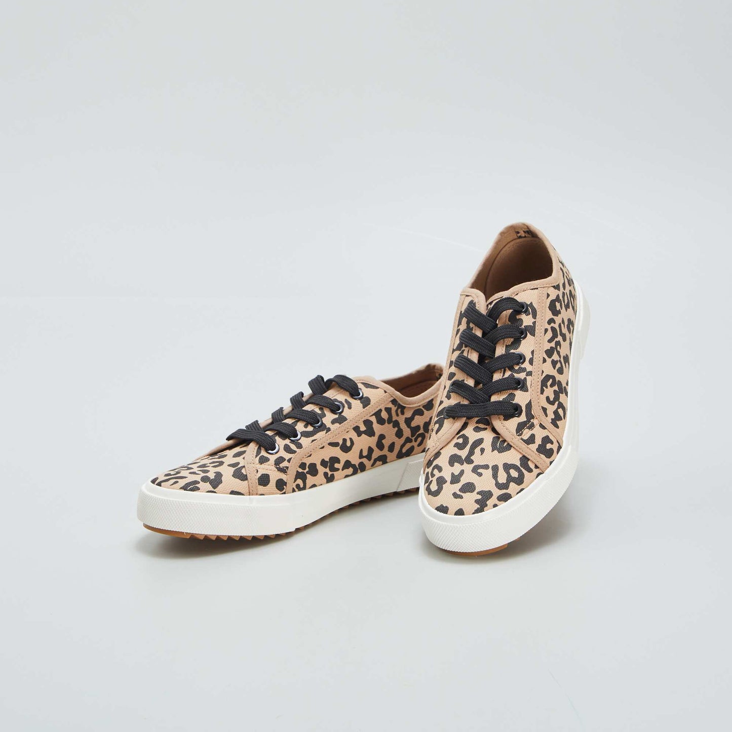 Baskets basses motif l opard L opard