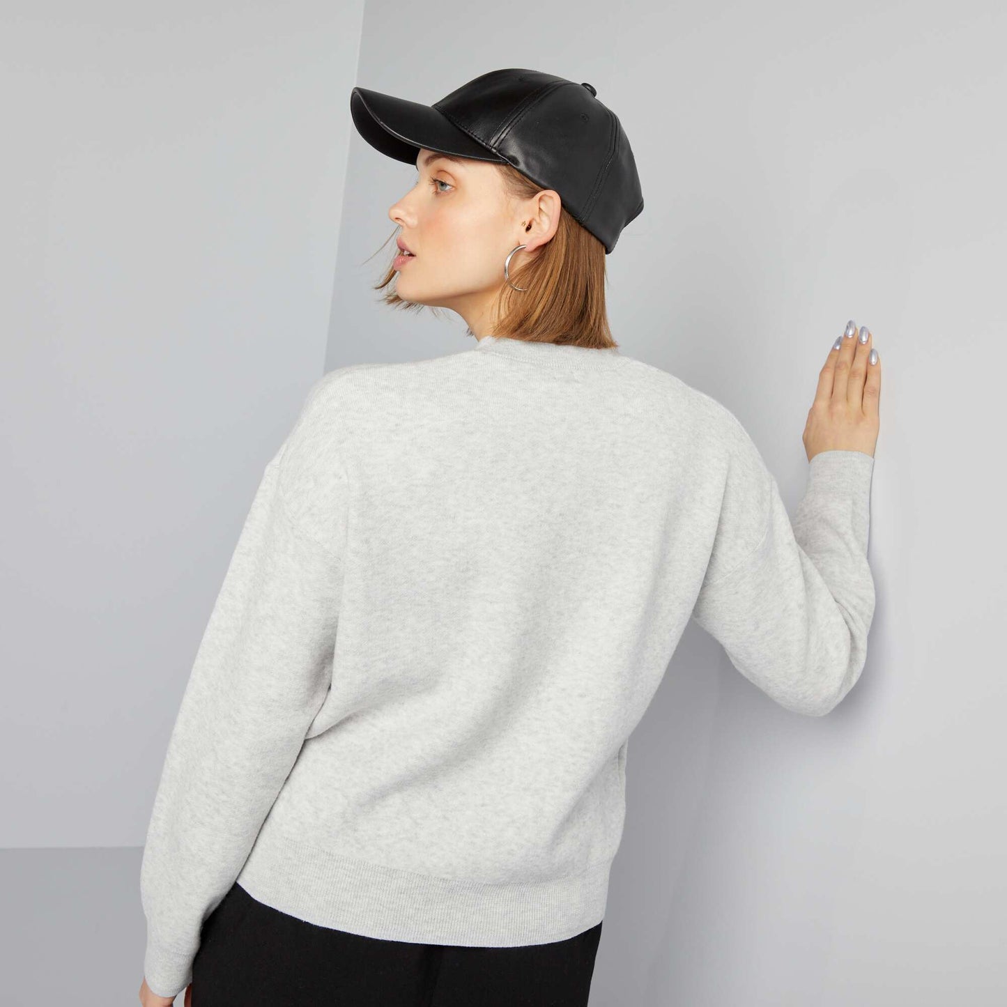 Pull col rond avec inscription Gris