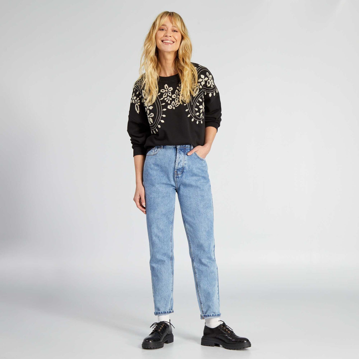 Sweat en molleton avec broderie noir