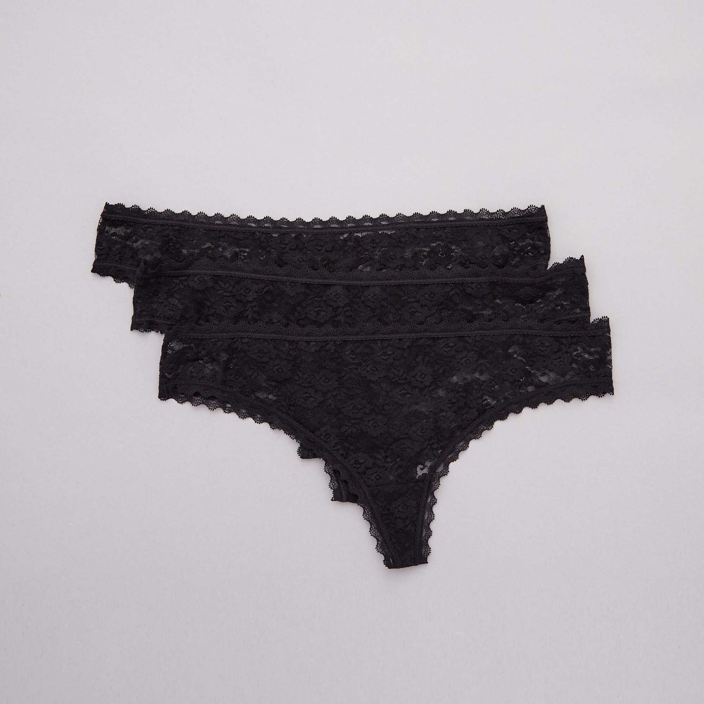 Lot de 3 tangas en dentelle noir