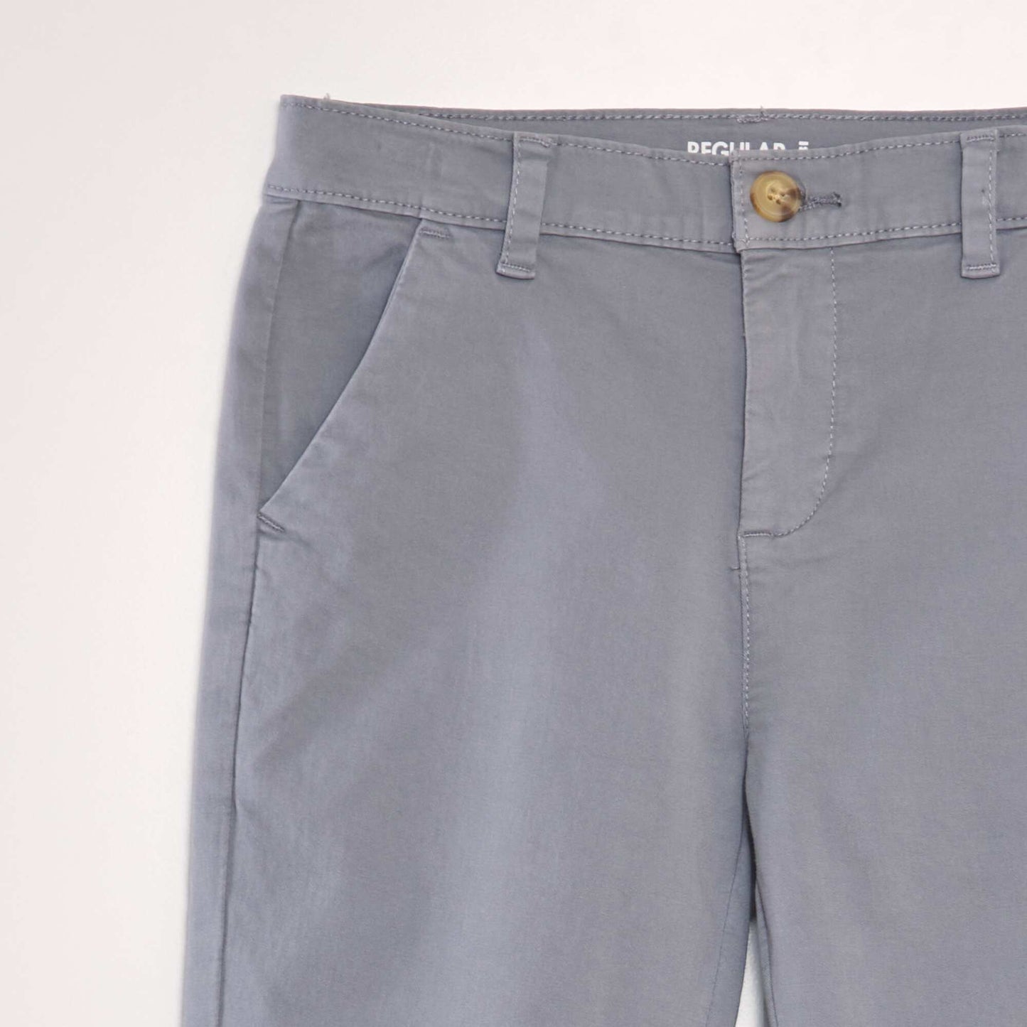 Pantalon chino Gris