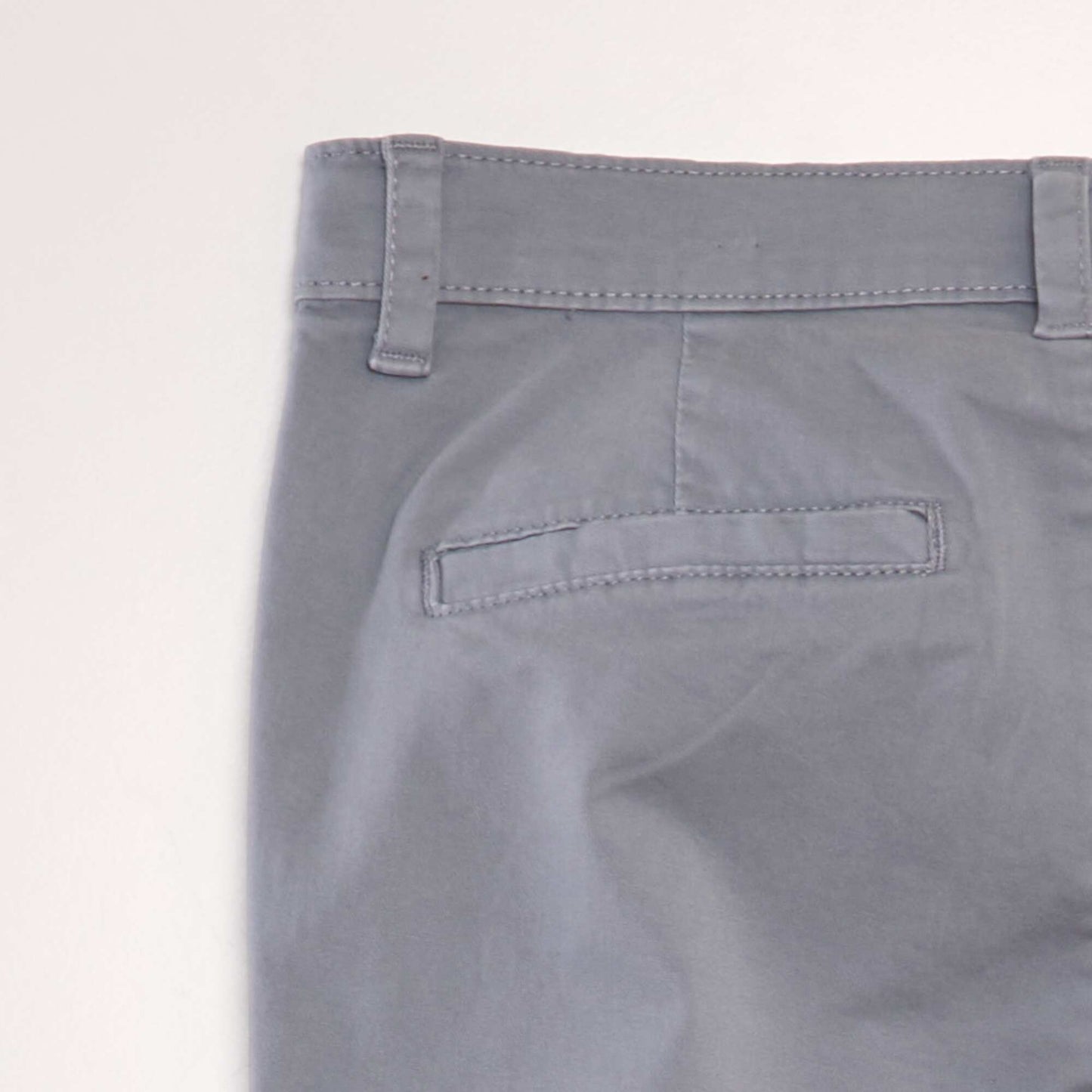 Pantalon chino Gris