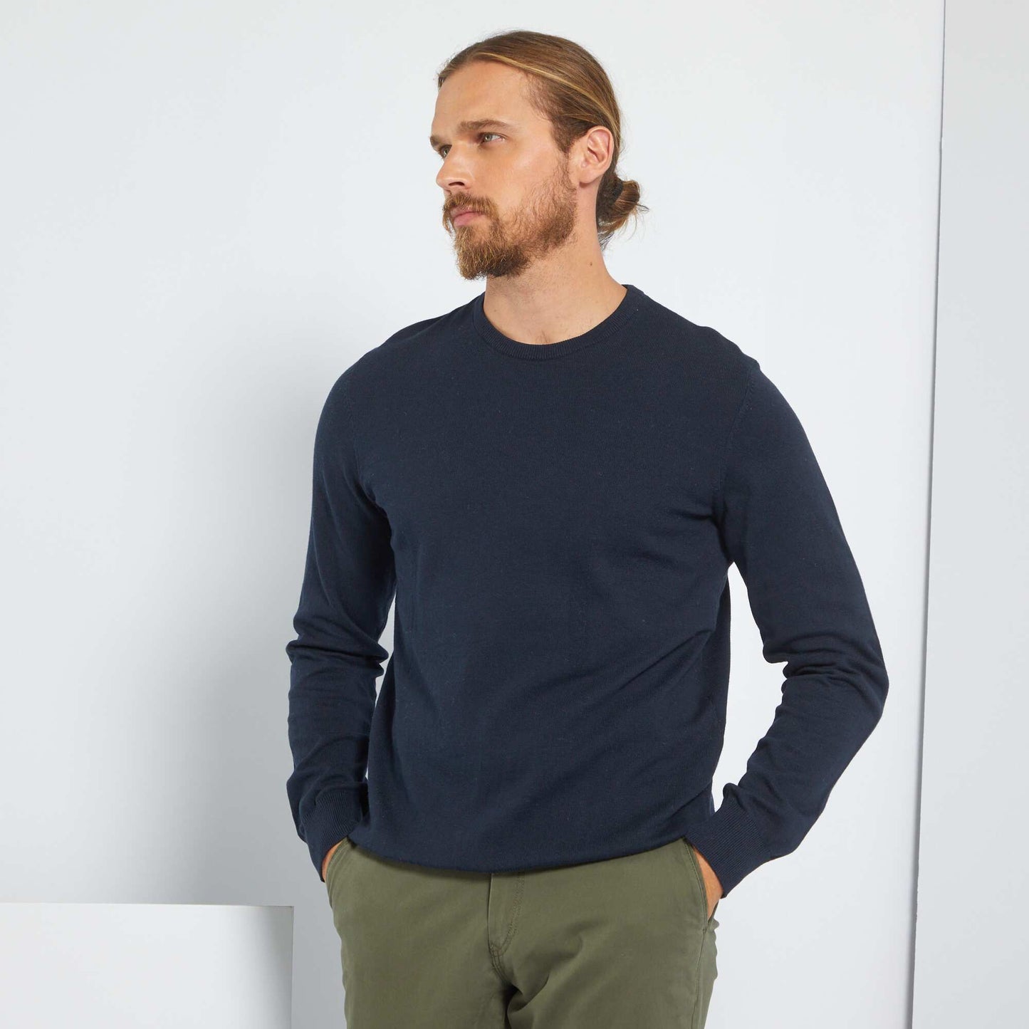 Pull uni col rond bleu marine