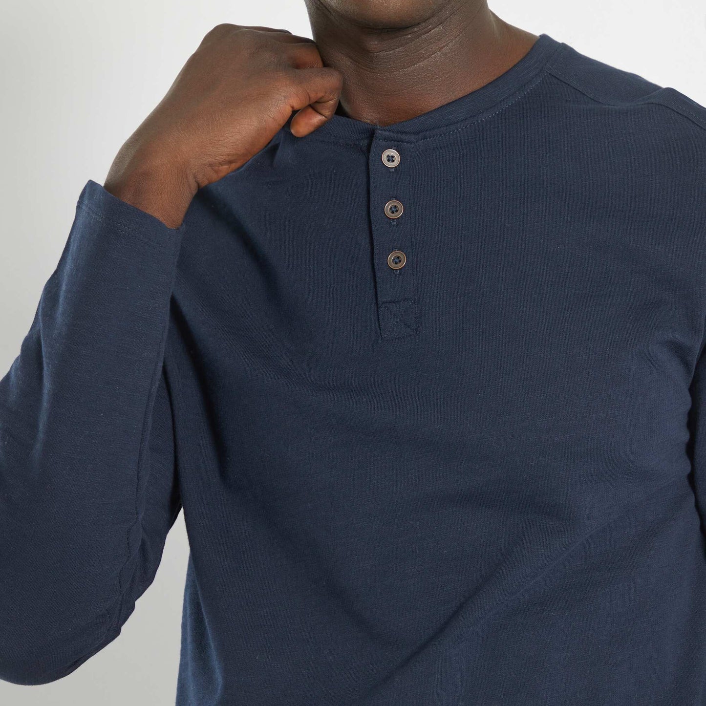 T-shirt manches longues col tunisien bleu marine