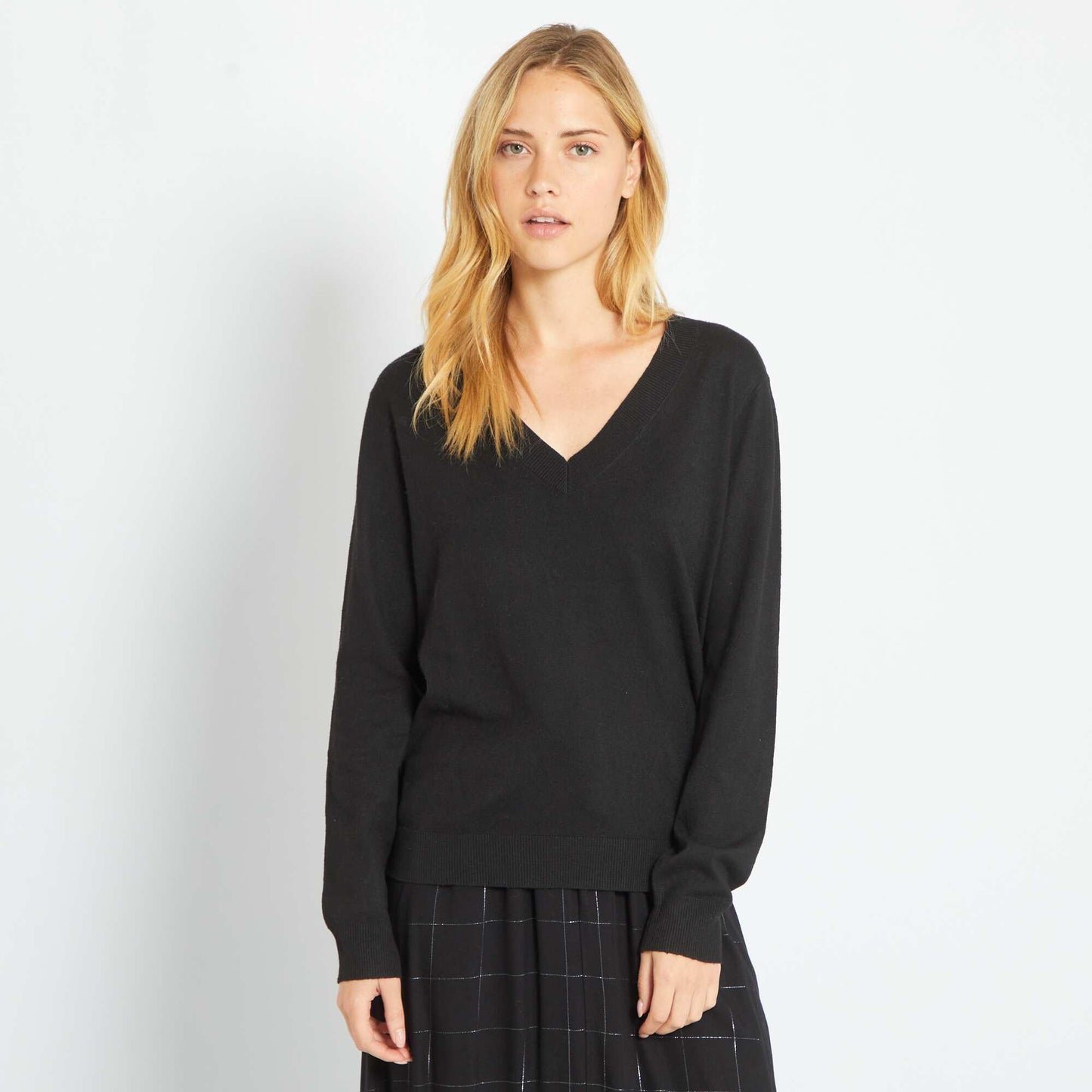 Pull col V en maille fine noir