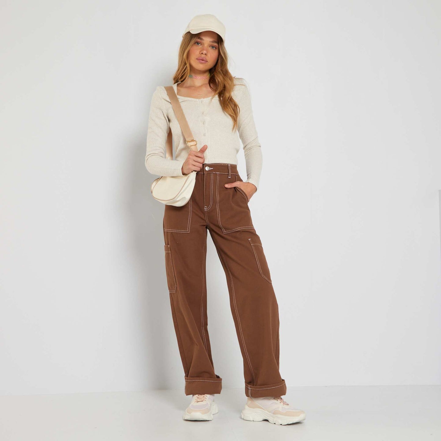 Jean large avec surpiqures contrastantes Marron