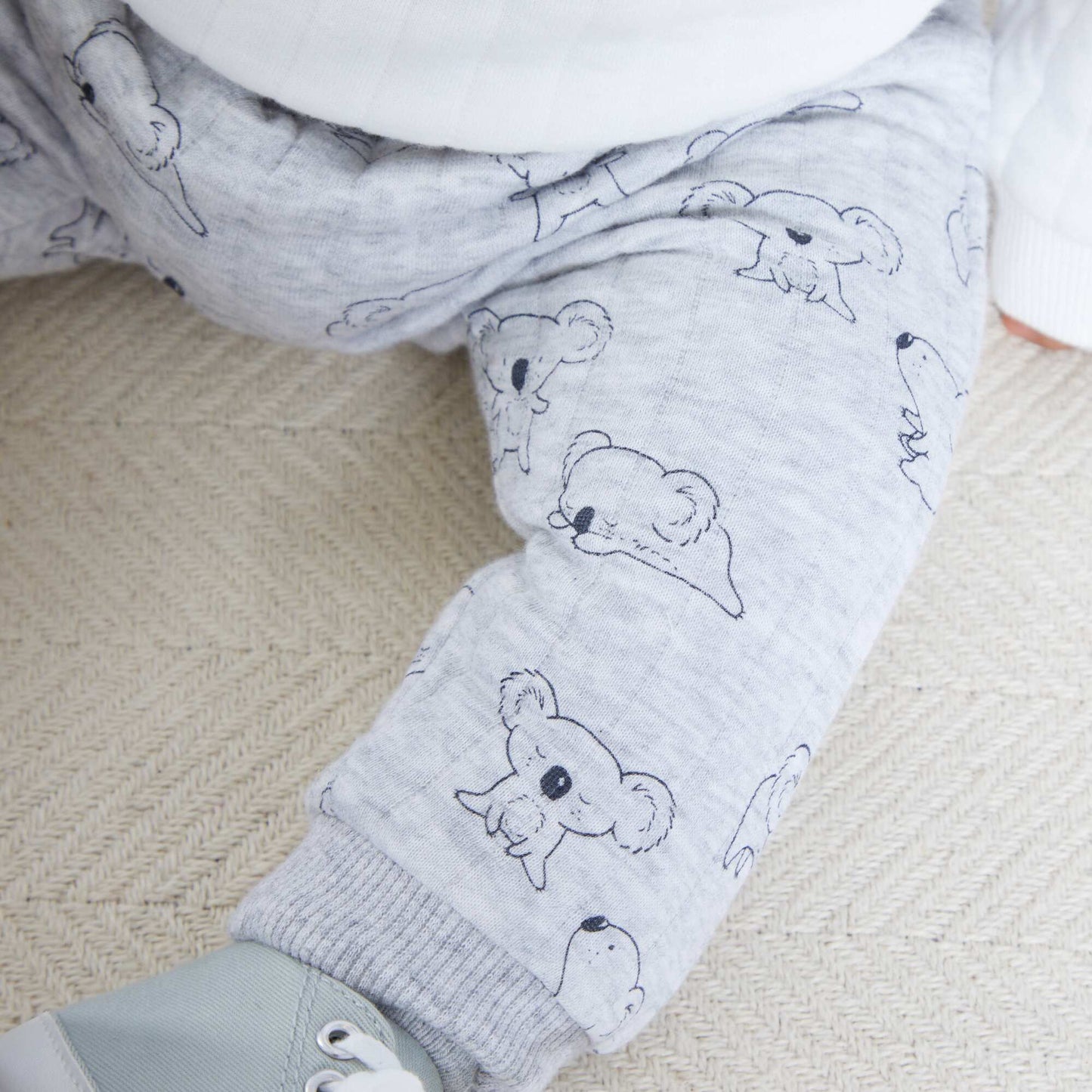 Pantalon en maille matelass e motif animal Gris