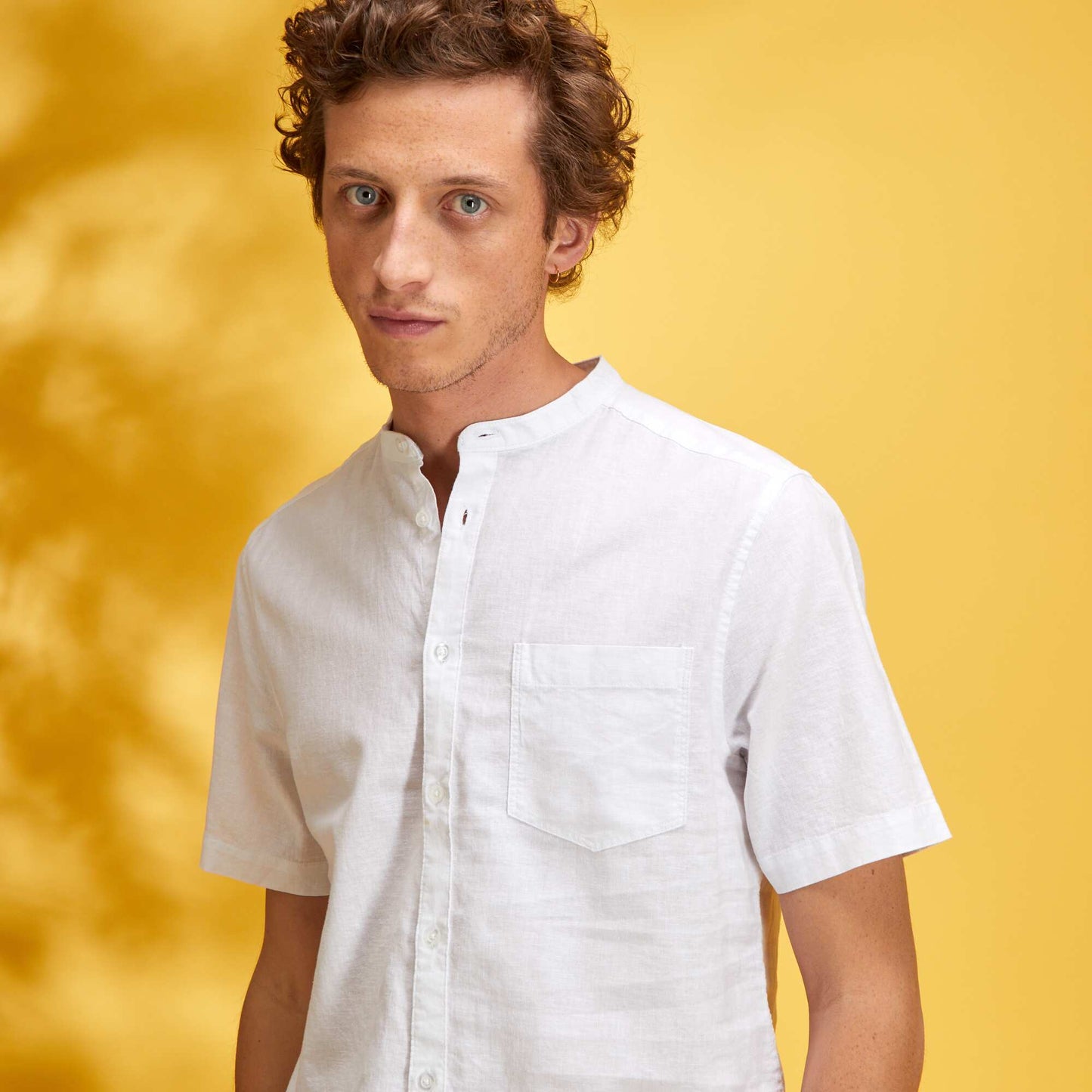 Chemise regular en lin col mao blanc