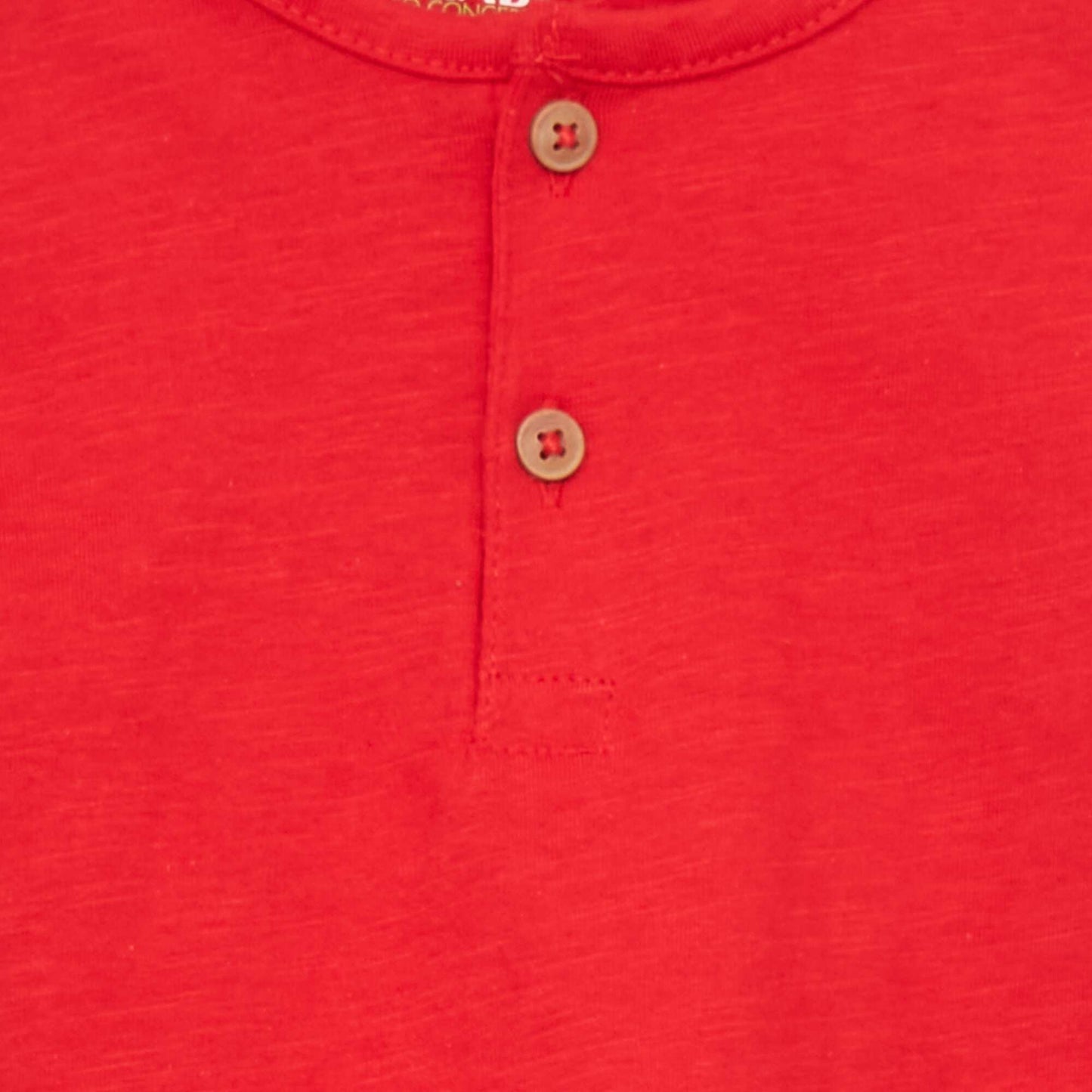 T-shirt col tunisien rouge