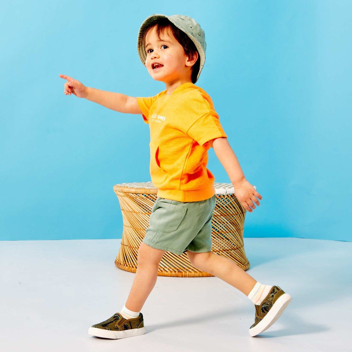 Short avec larges poches plaqu es vert gris