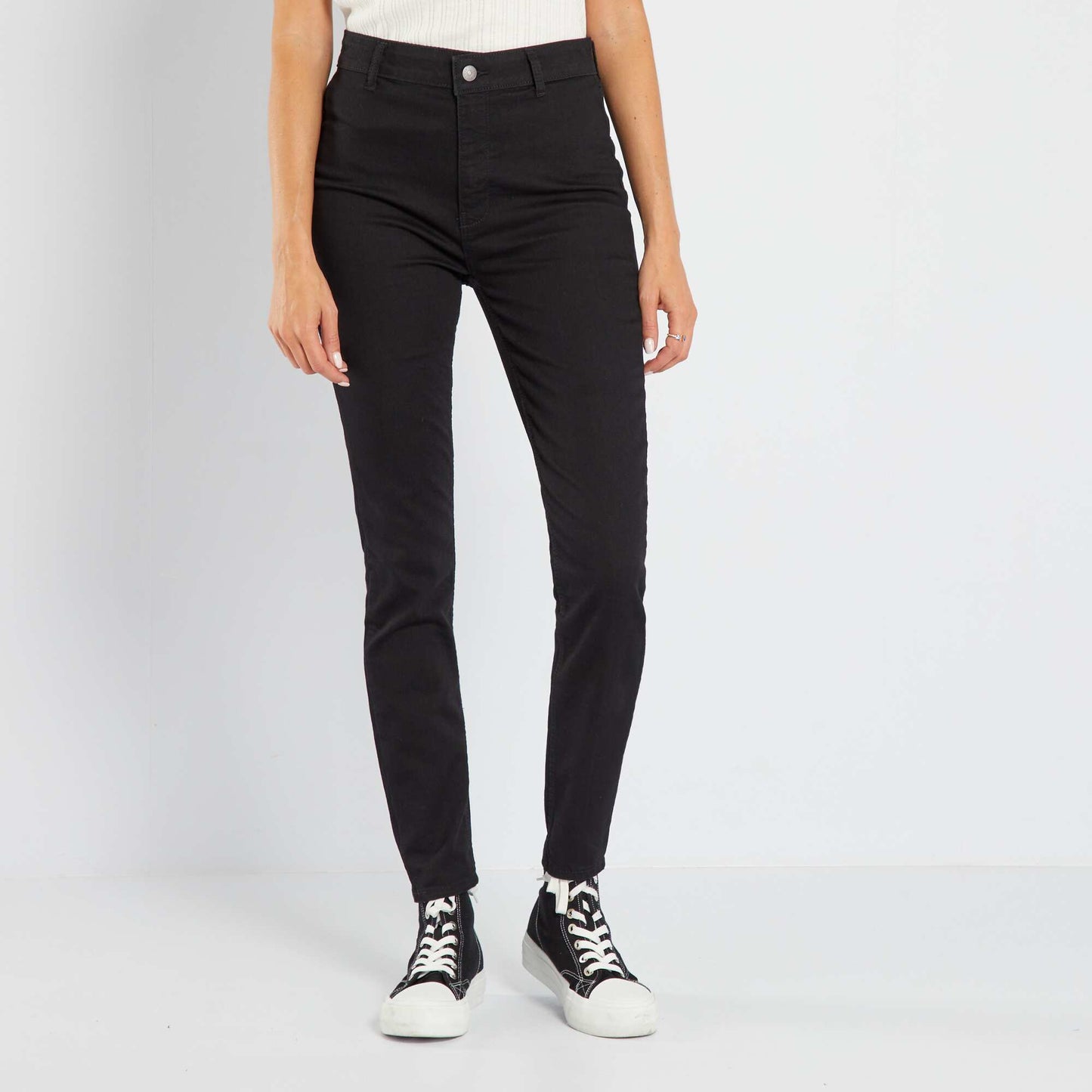 Jean skinny fit / coupe tr s ajust e noir