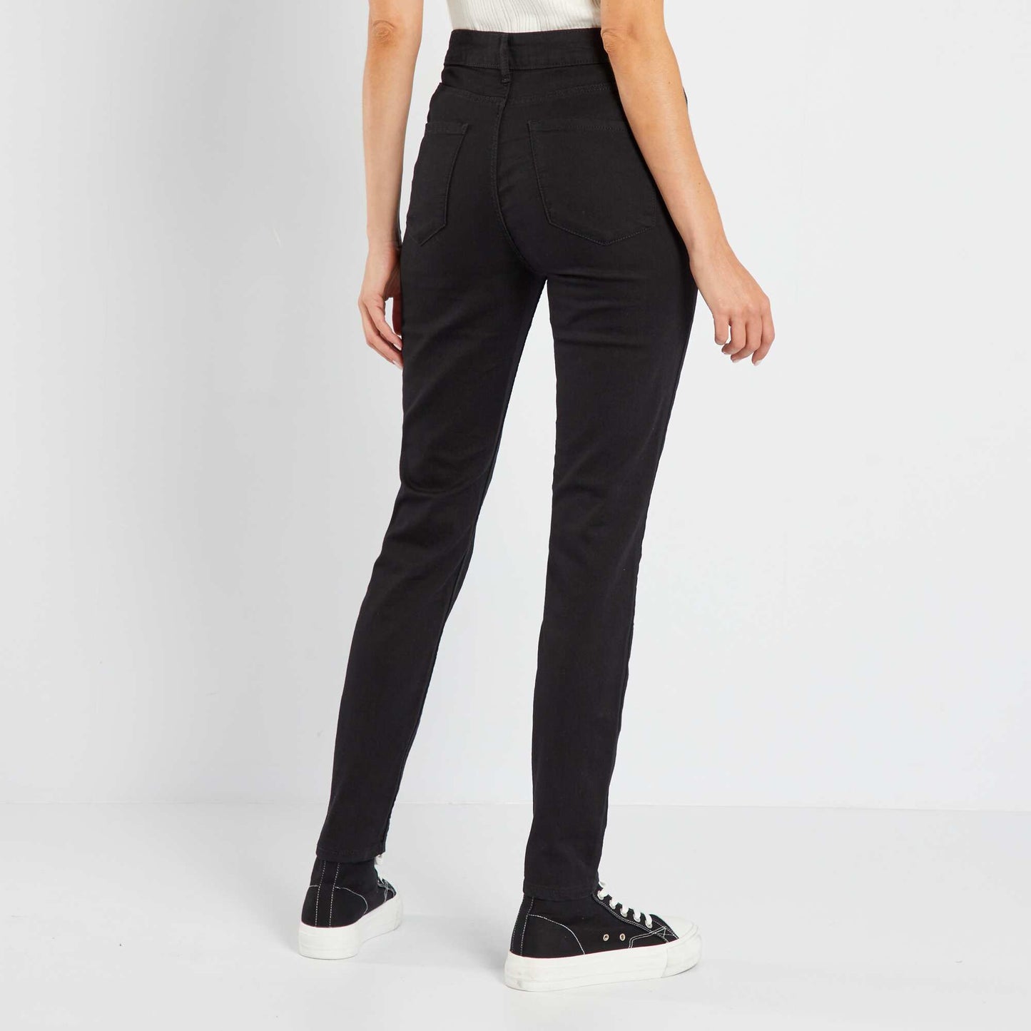 Jean skinny fit / coupe tr s ajust e noir