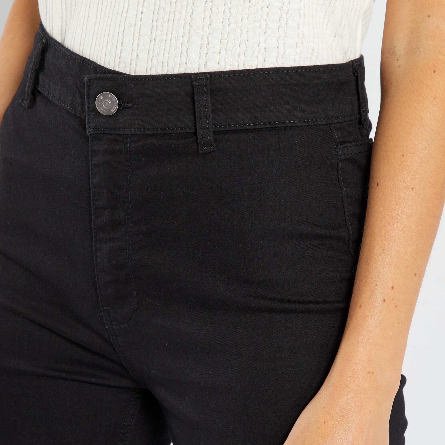 Jean skinny fit / coupe tr s ajust e noir