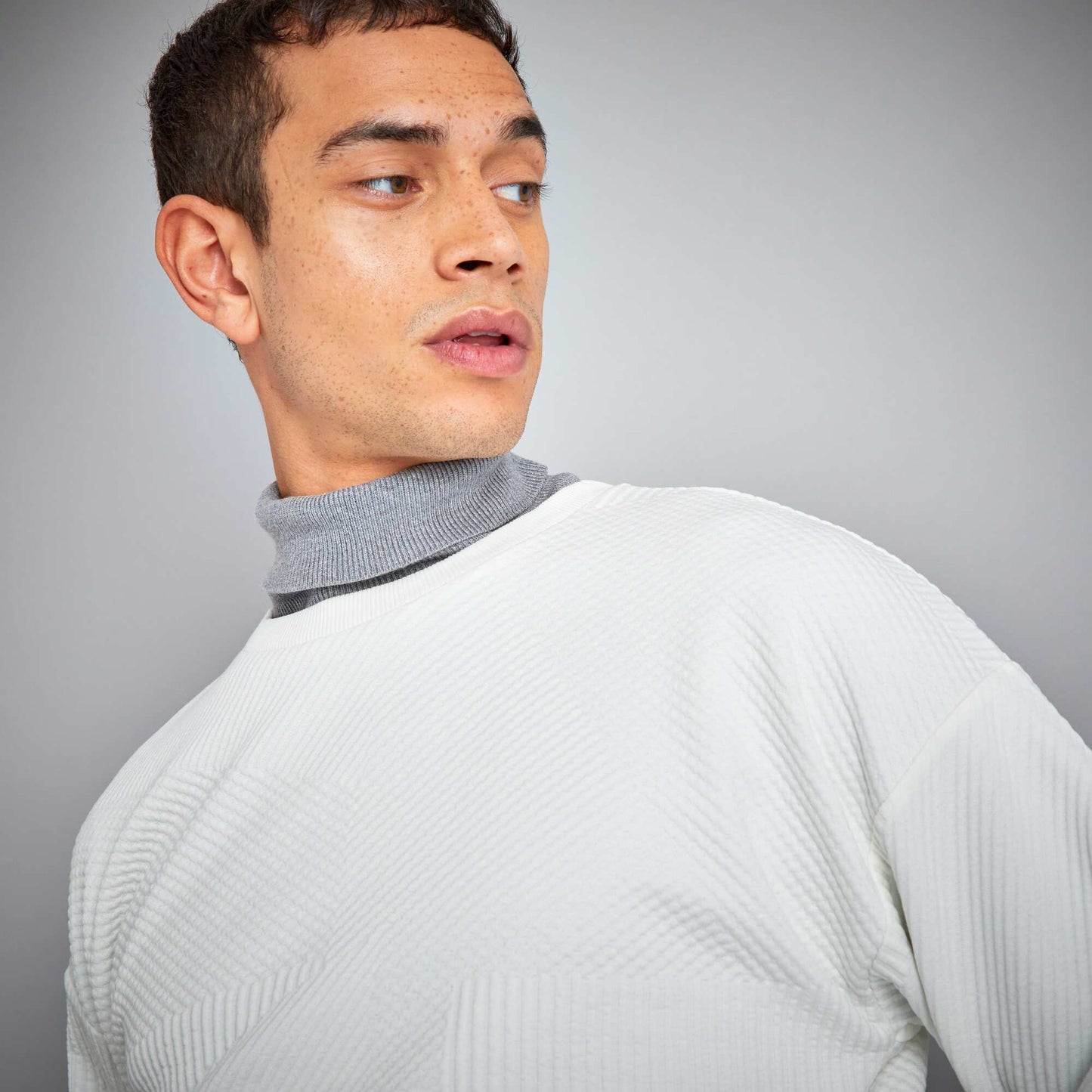 Sweat uni en maille gaufr e blanc