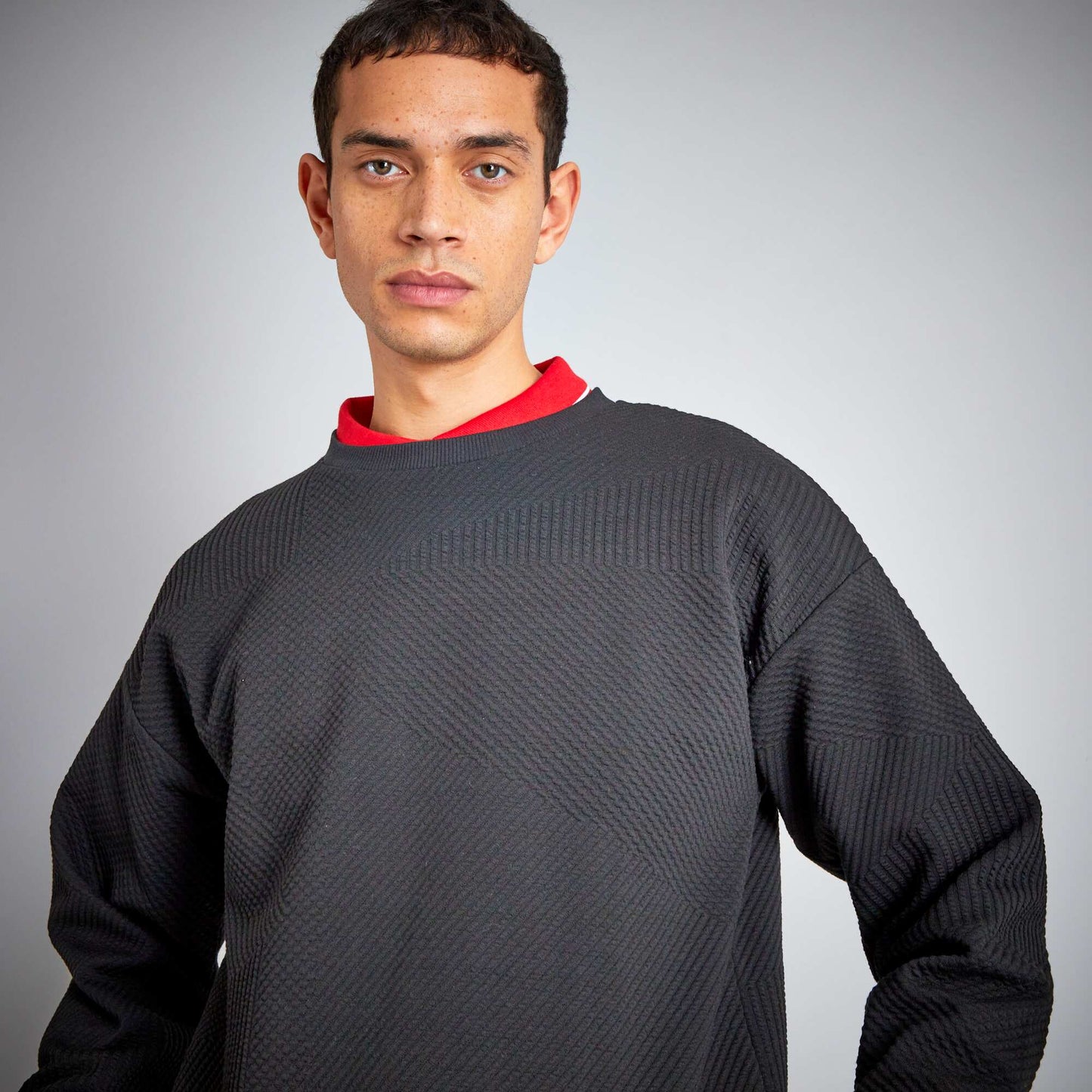 Sweat uni en maille gaufr e noir