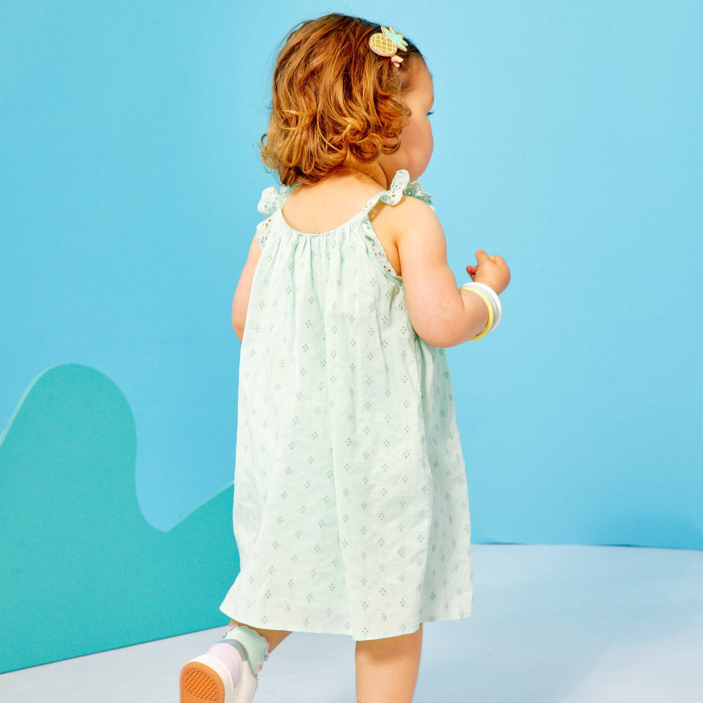 Robe vas e en broderie anglaise vert
