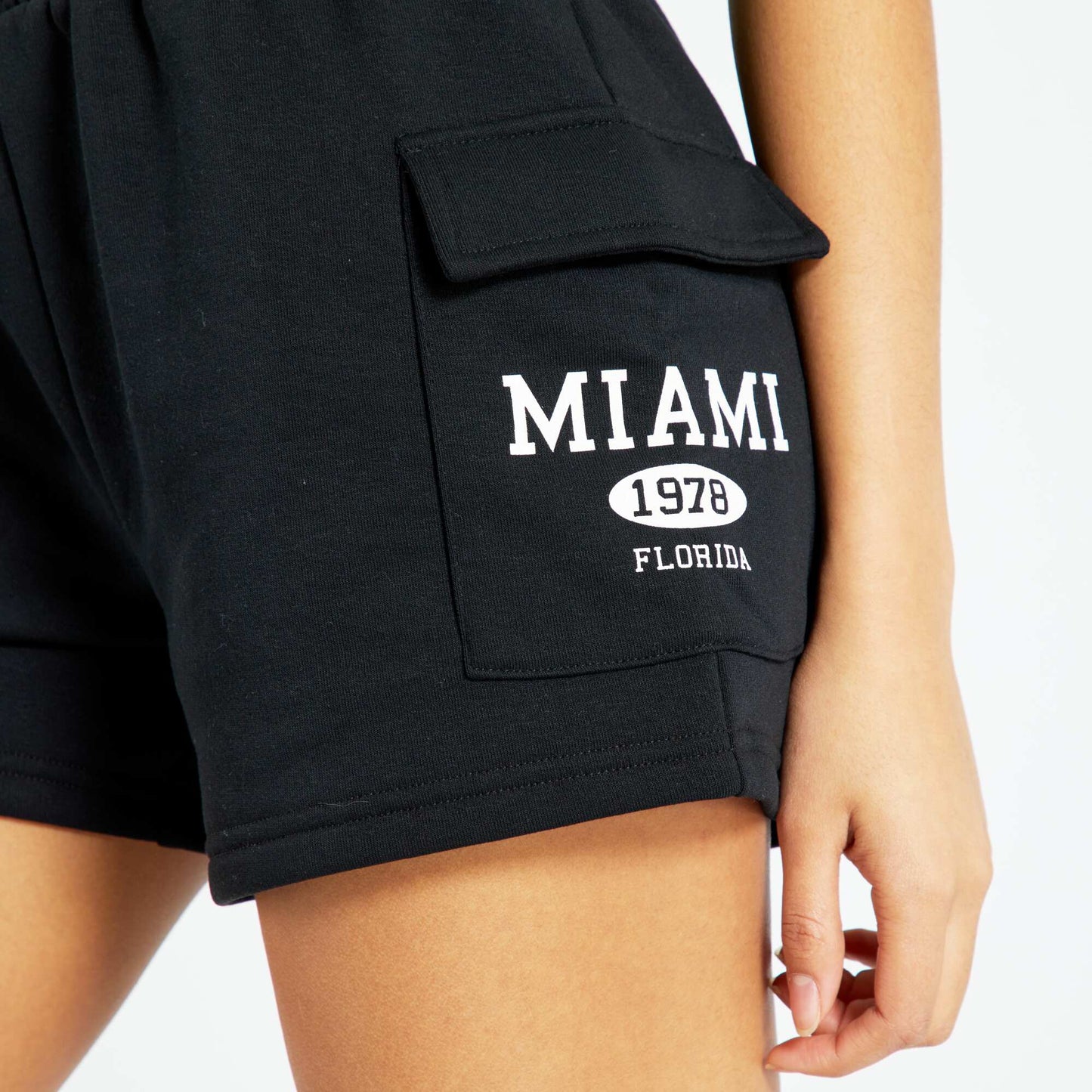 Short en molleton avec poches rabat Bleu noir