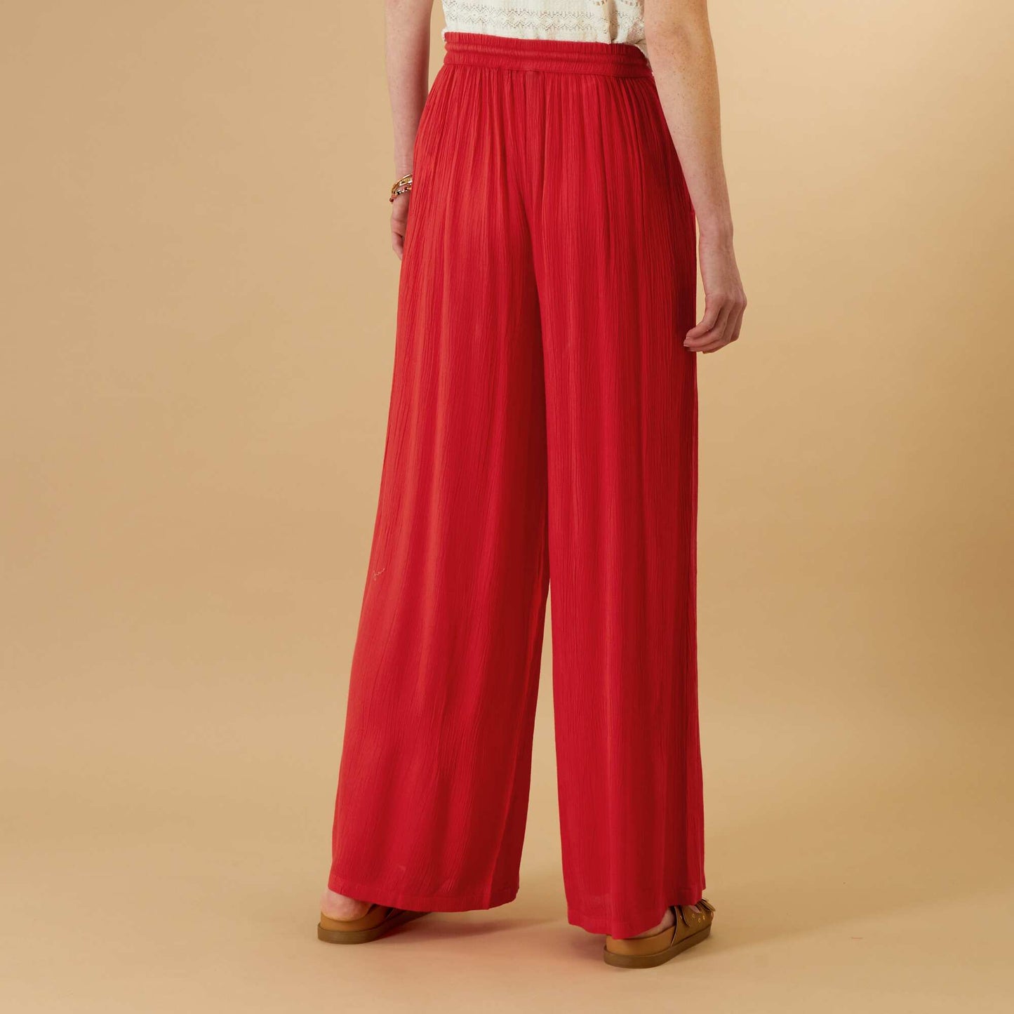 Pantalon large avec avec lastique rouge