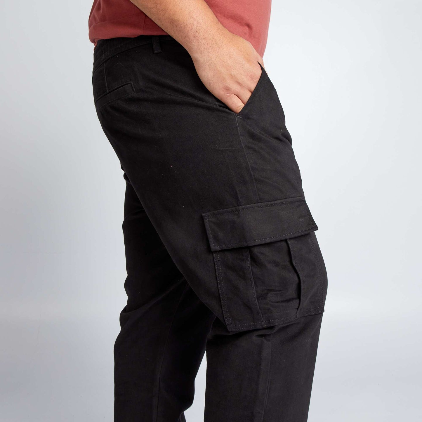 Pantalon avec poches sur les côtés noir