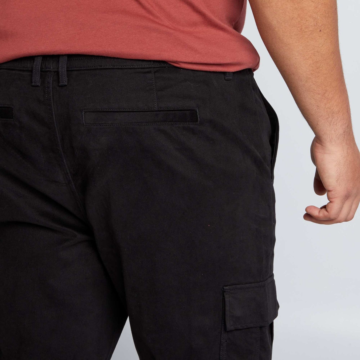 Pantalon avec poches sur les côtés noir