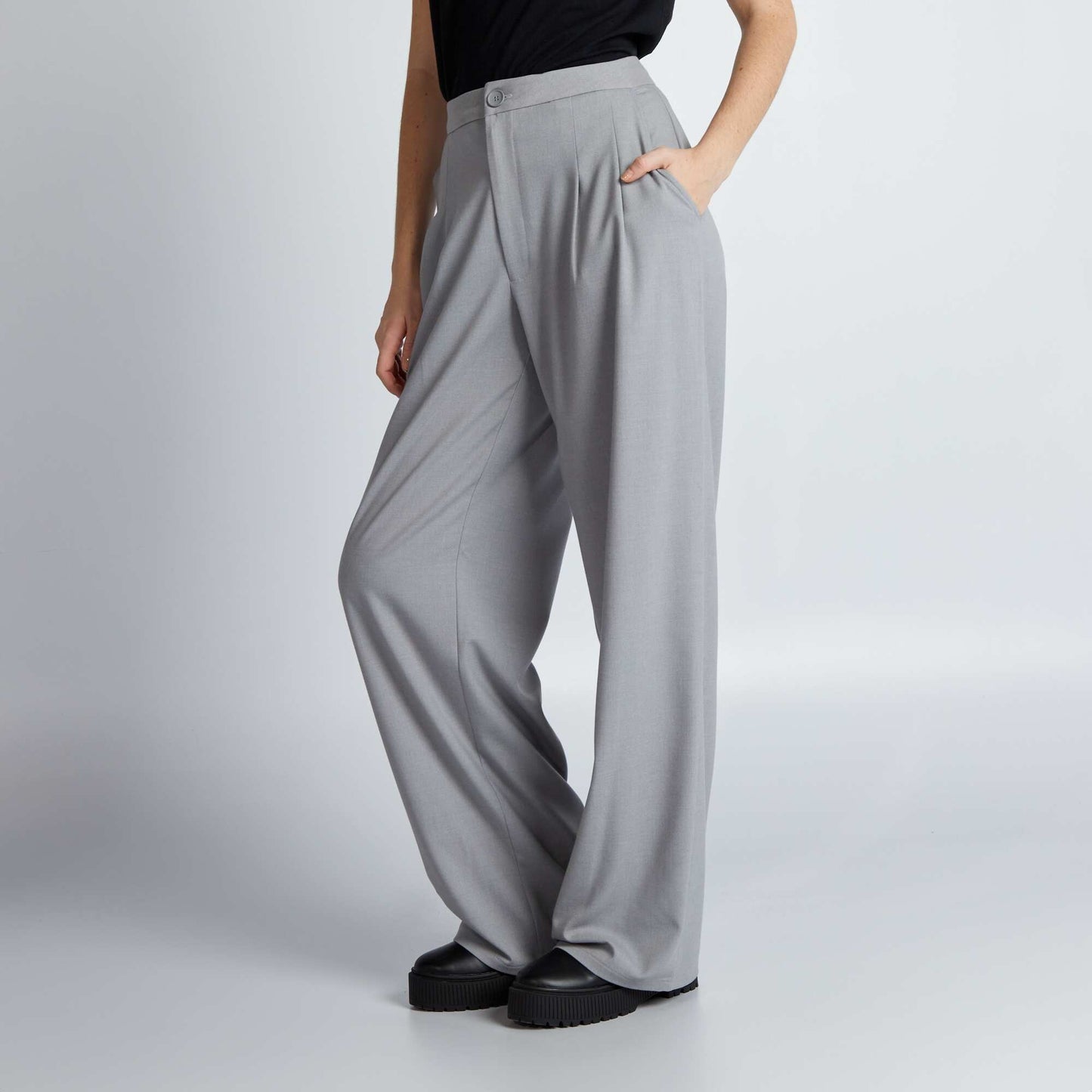 Pantalon tailleur pinces Gris