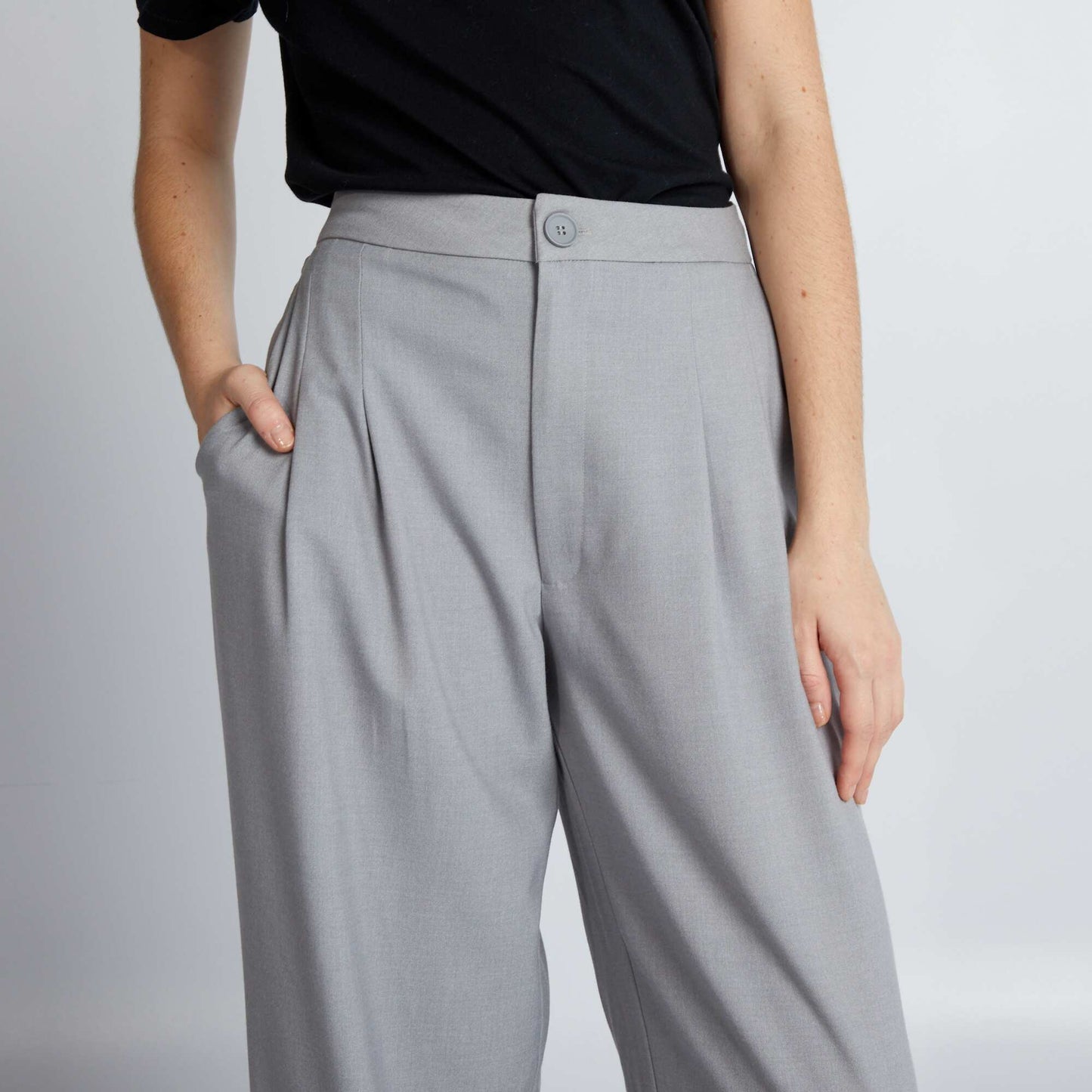 Pantalon tailleur pinces Gris