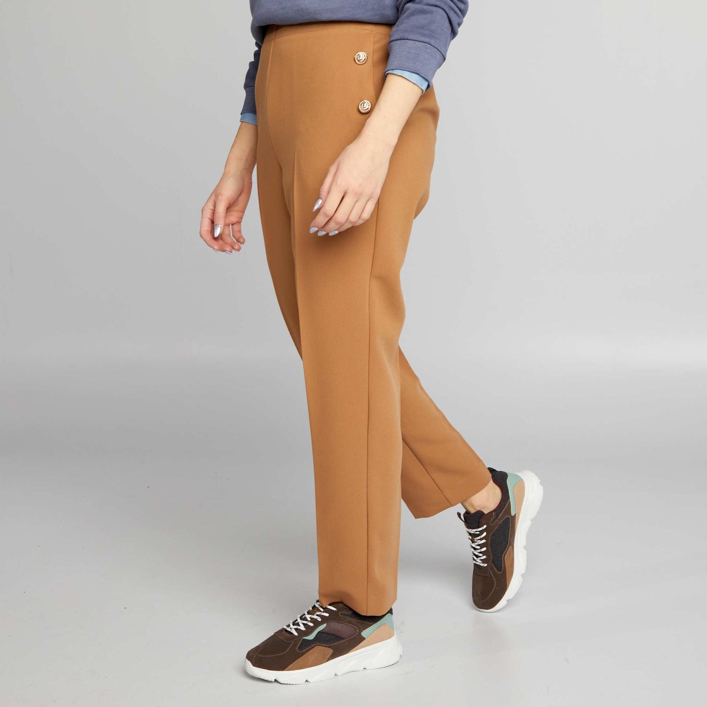 Pantalon droit avec boutons fantaisies dor s Beige