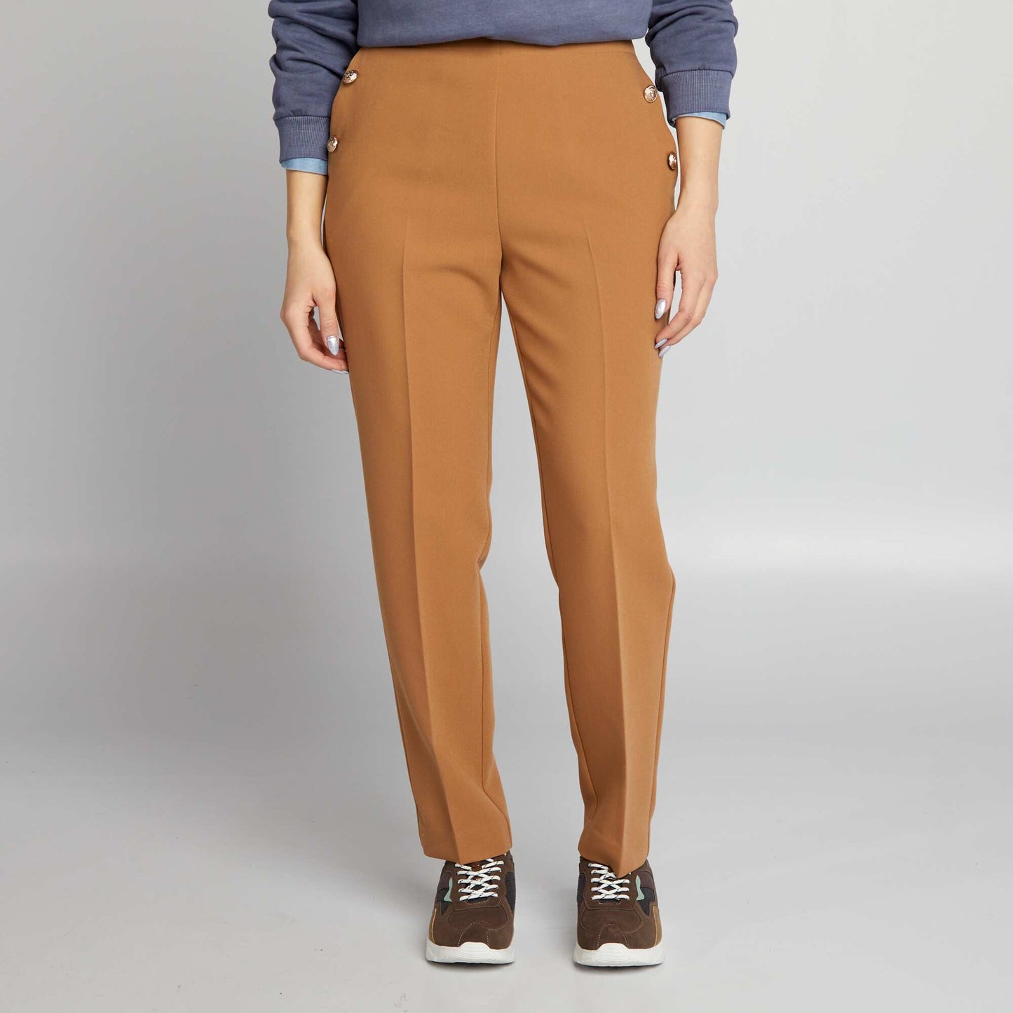 Pantalon droit avec boutons fantaisies dor s Beige