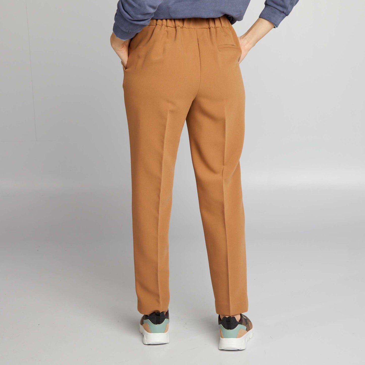 Pantalon droit avec boutons fantaisies dor s Beige