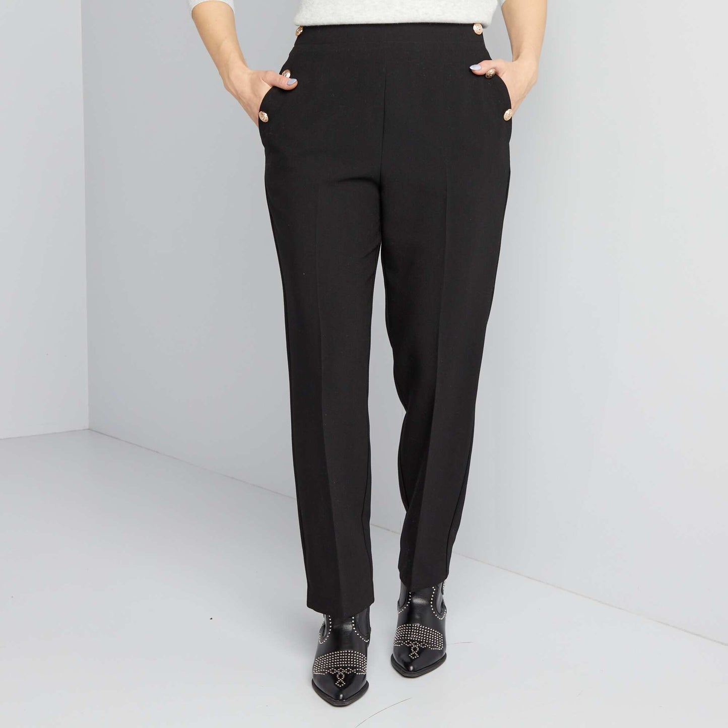 Pantalon droit avec boutons fantaisies dor s noir