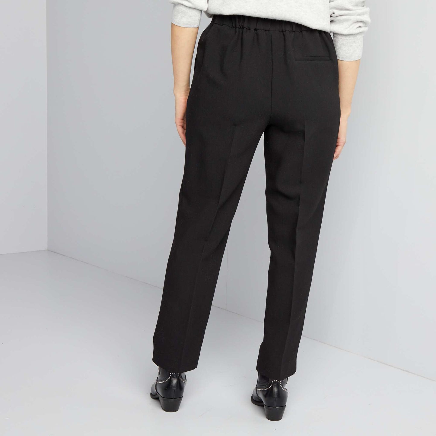 Pantalon droit avec boutons fantaisies dor s noir