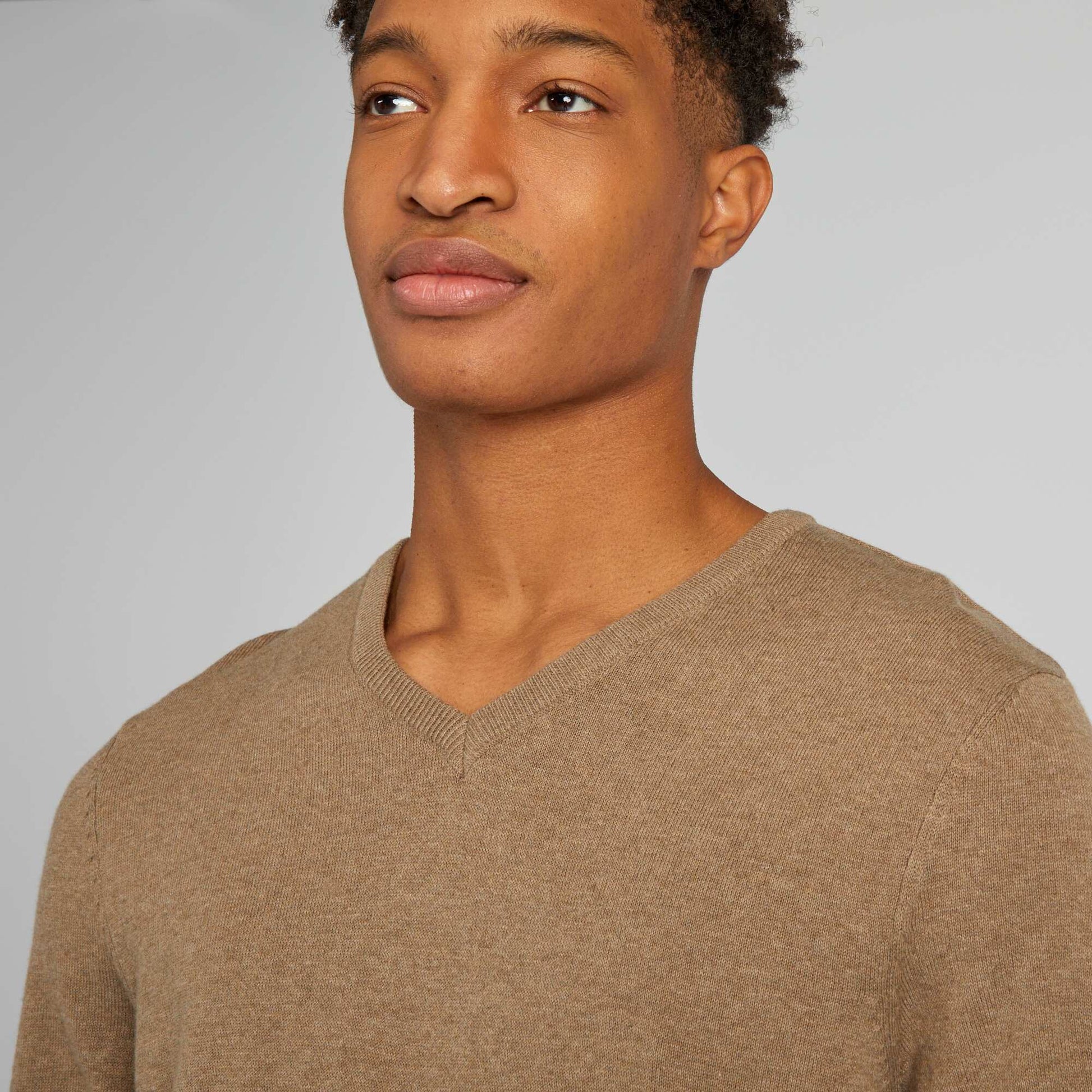 Pull en maille à col V + d'1m90 BEIGE