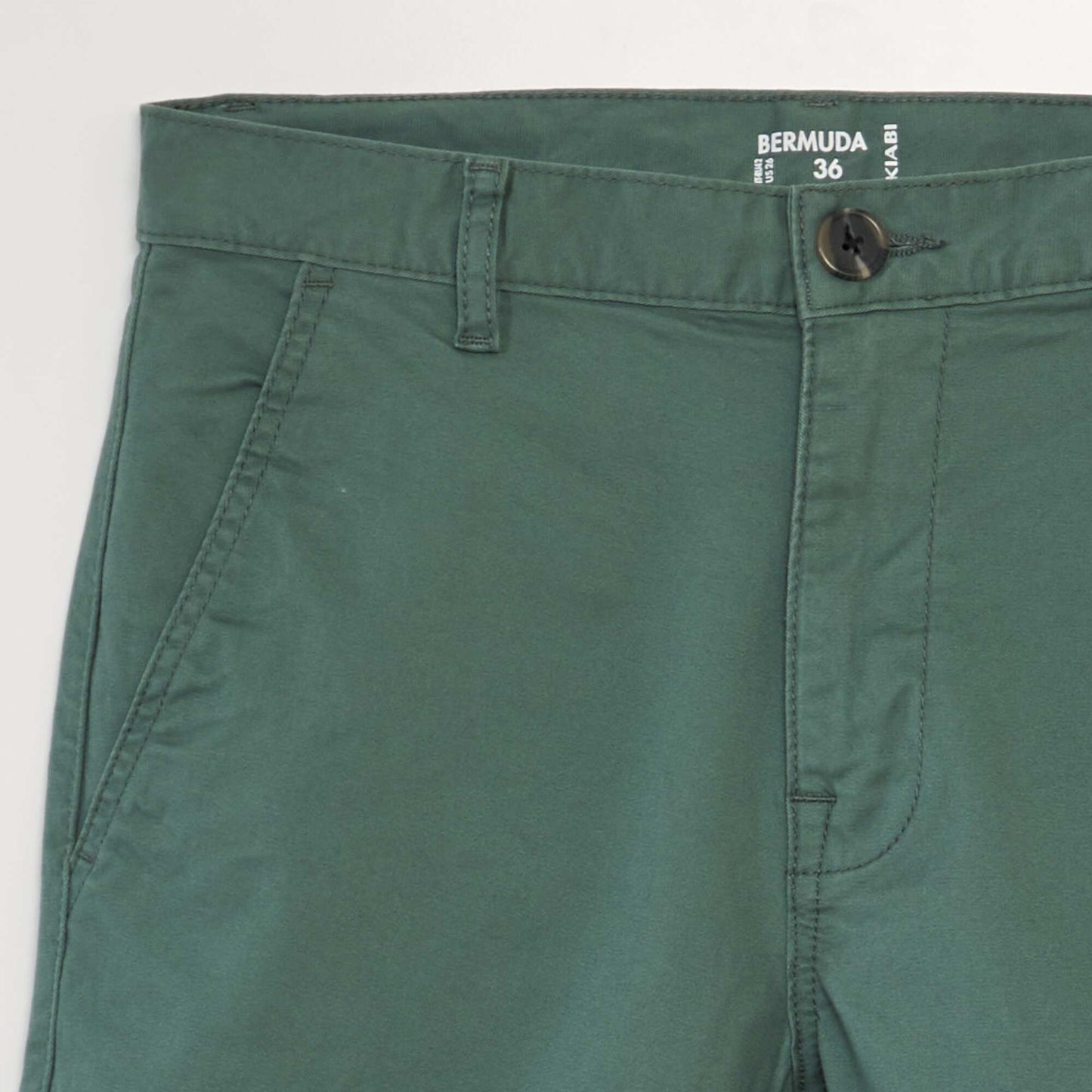 Bermuda chino uni Vert