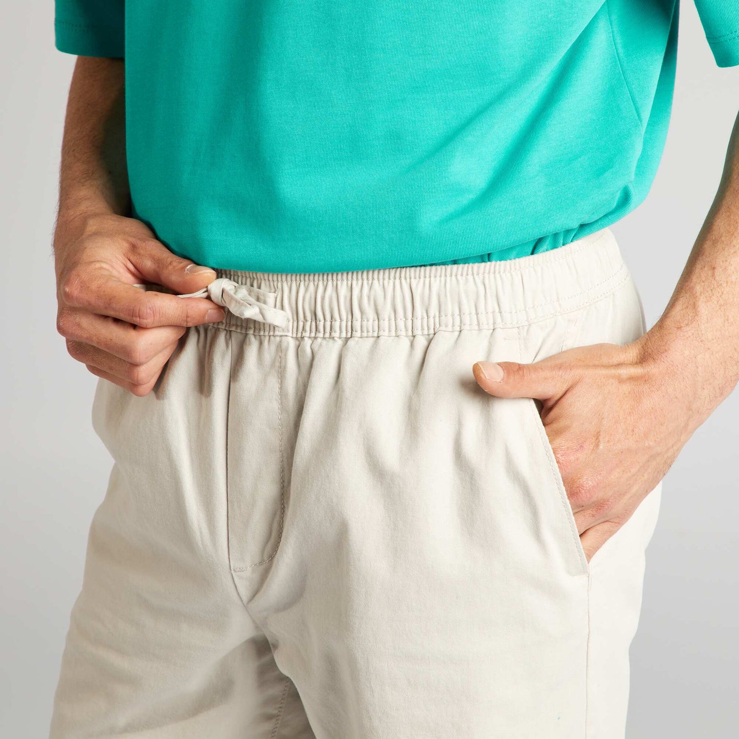 Bermuda chino avec taille élastiquée Gris