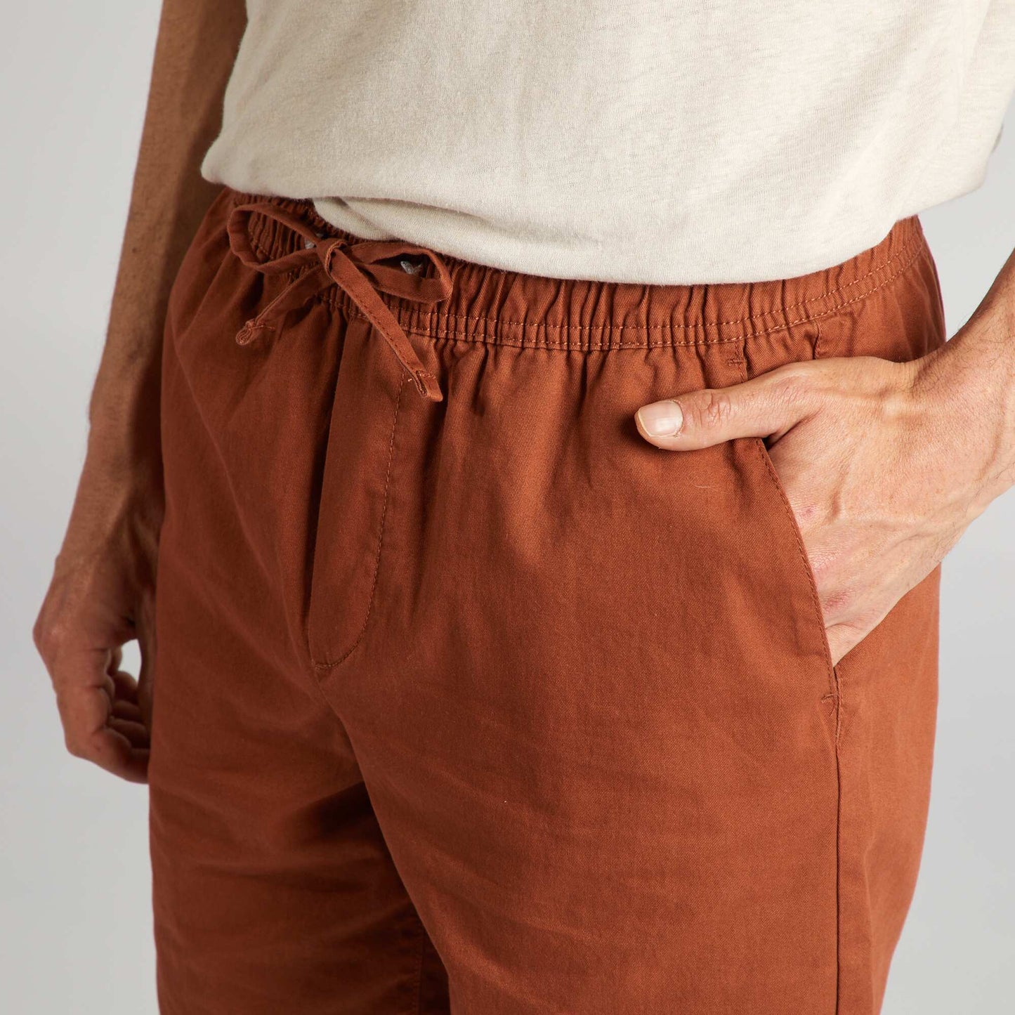 Bermuda chino avec taille élastiquée Marron