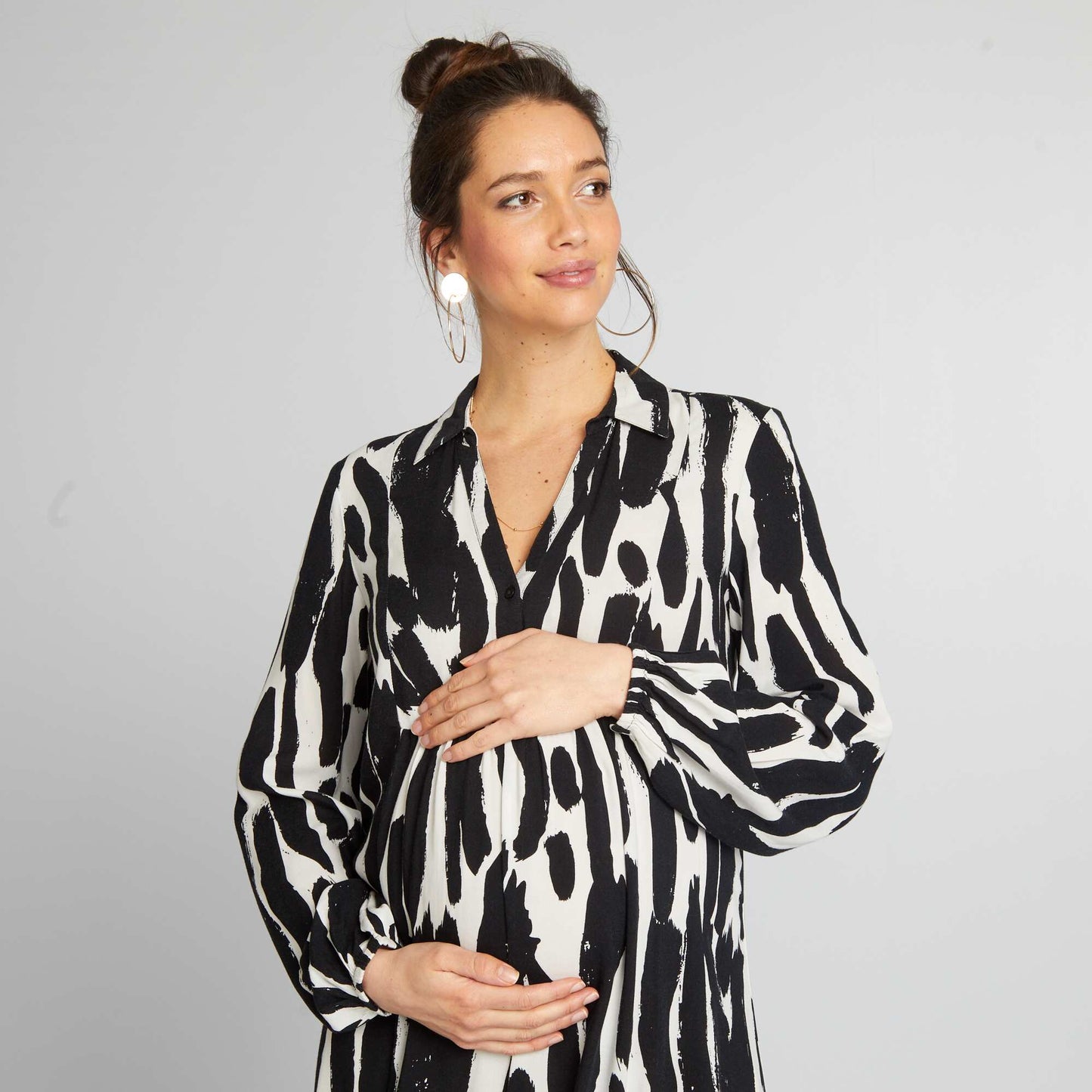 Robe de maternit  longue   volants Noir/blanc