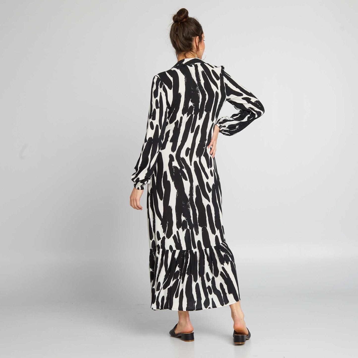 Robe de maternit  longue   volants Noir/blanc