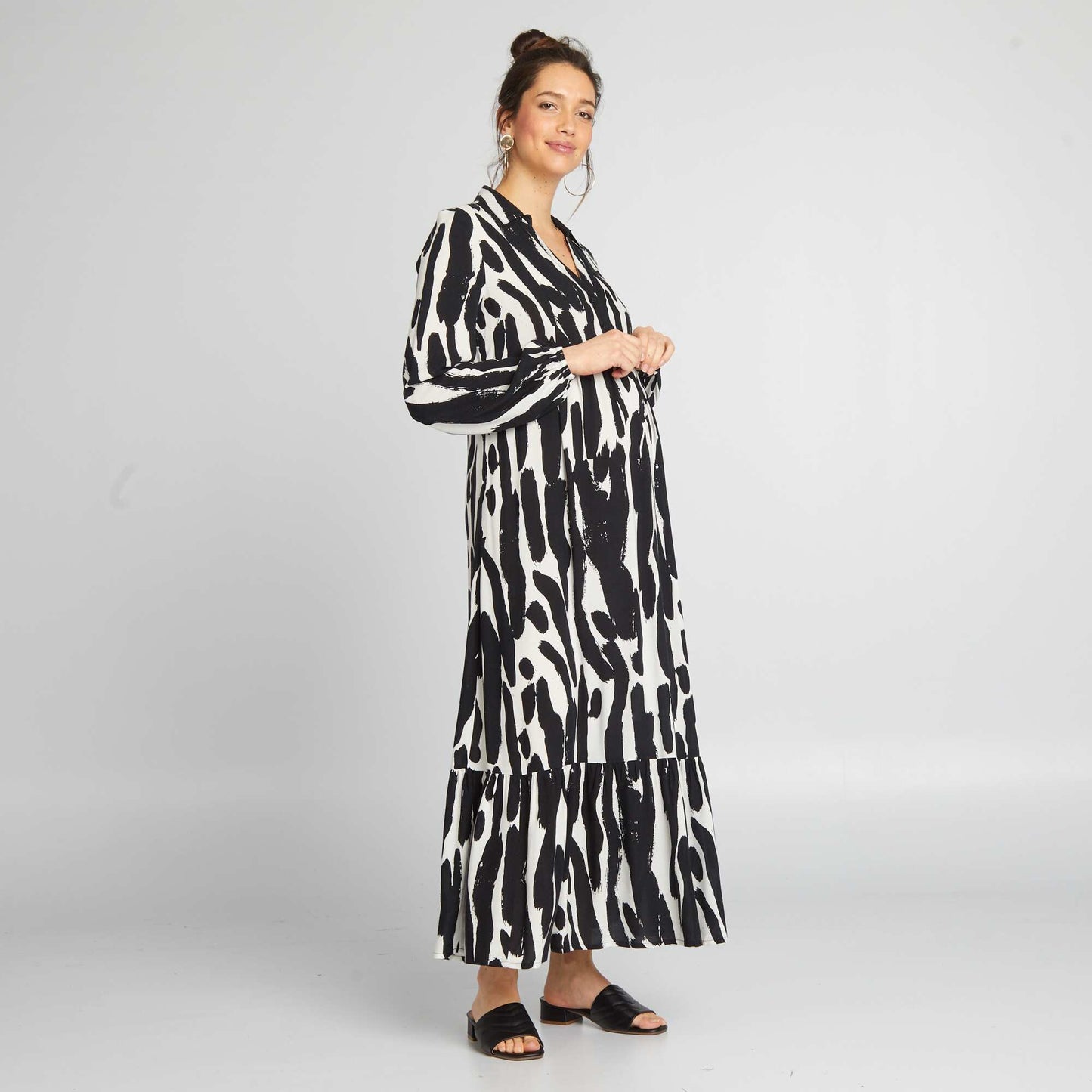 Robe de maternit  longue   volants Noir/blanc