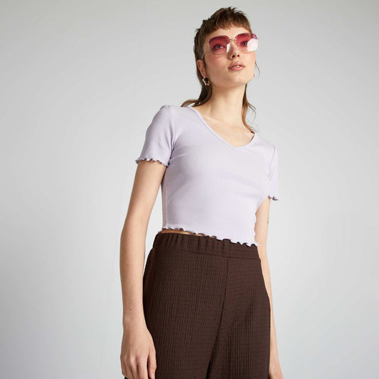 Crop-top à bords ondulés lilas