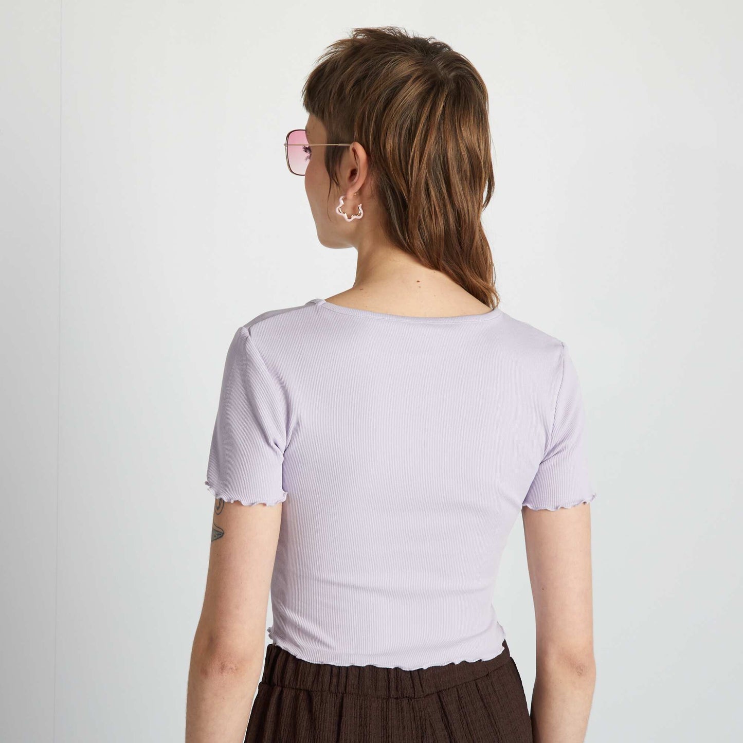 Crop-top à bords ondulés lilas