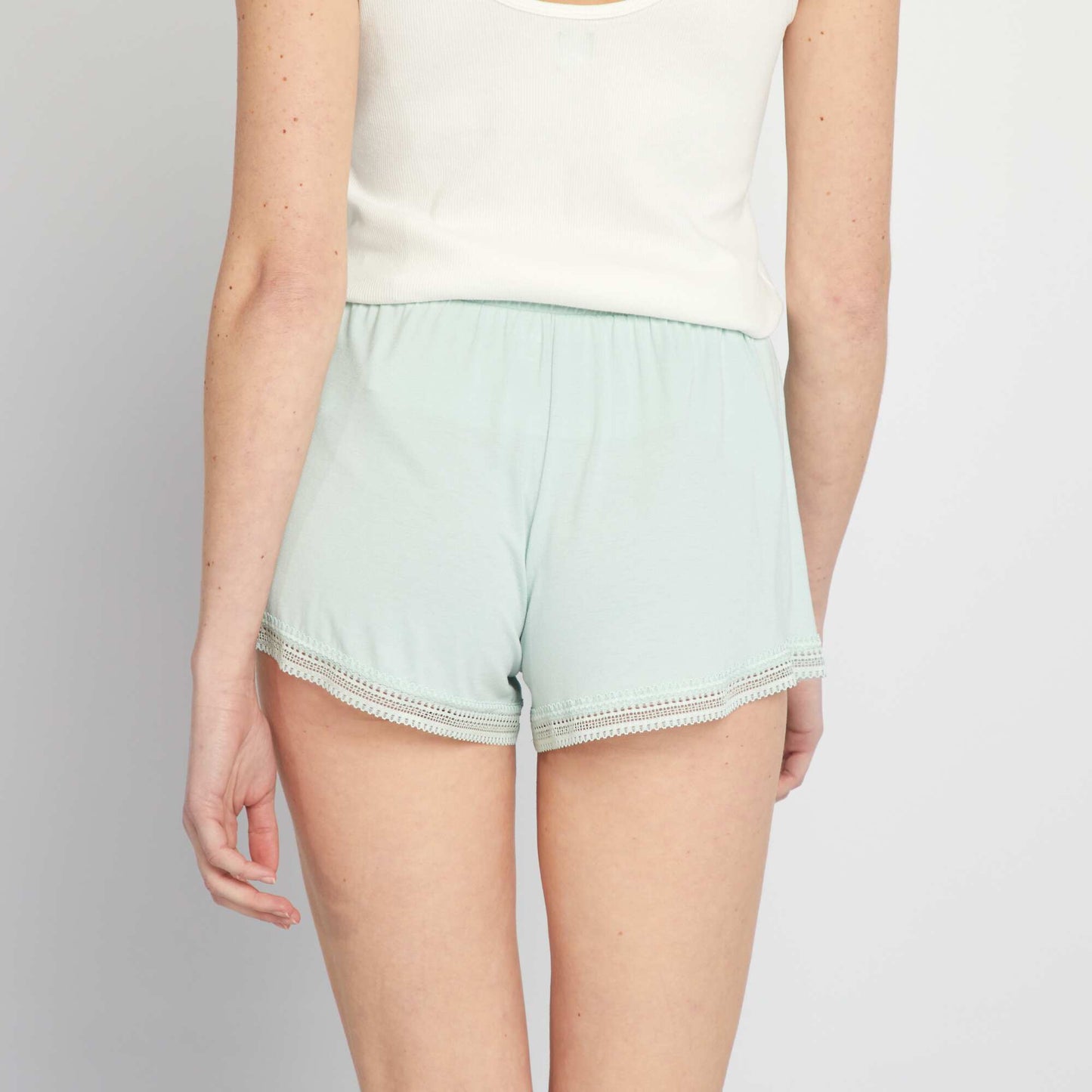 Short court avec dentelle Vert