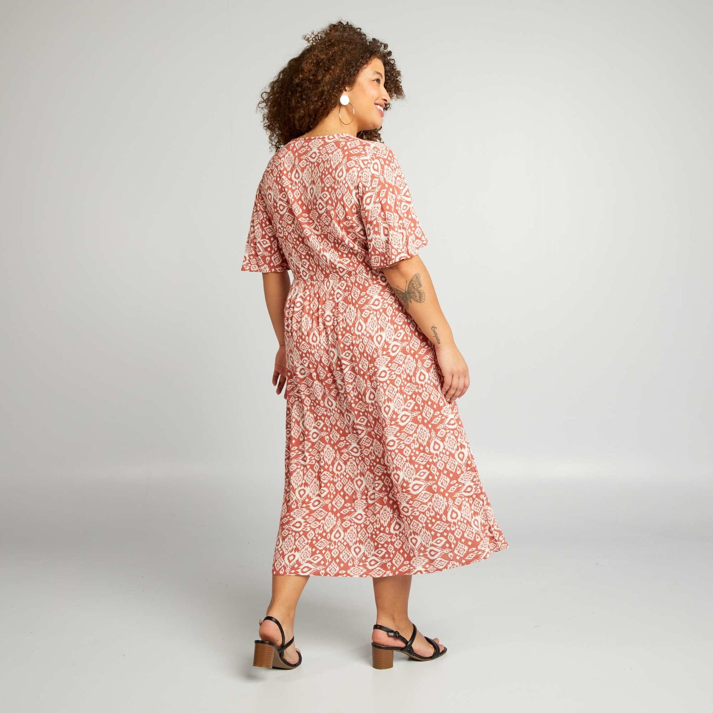 Robe midi stretch avec manches papillon Marron