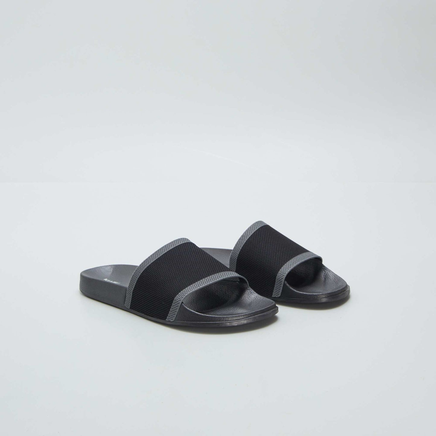 Sandales en tissu ajour noir