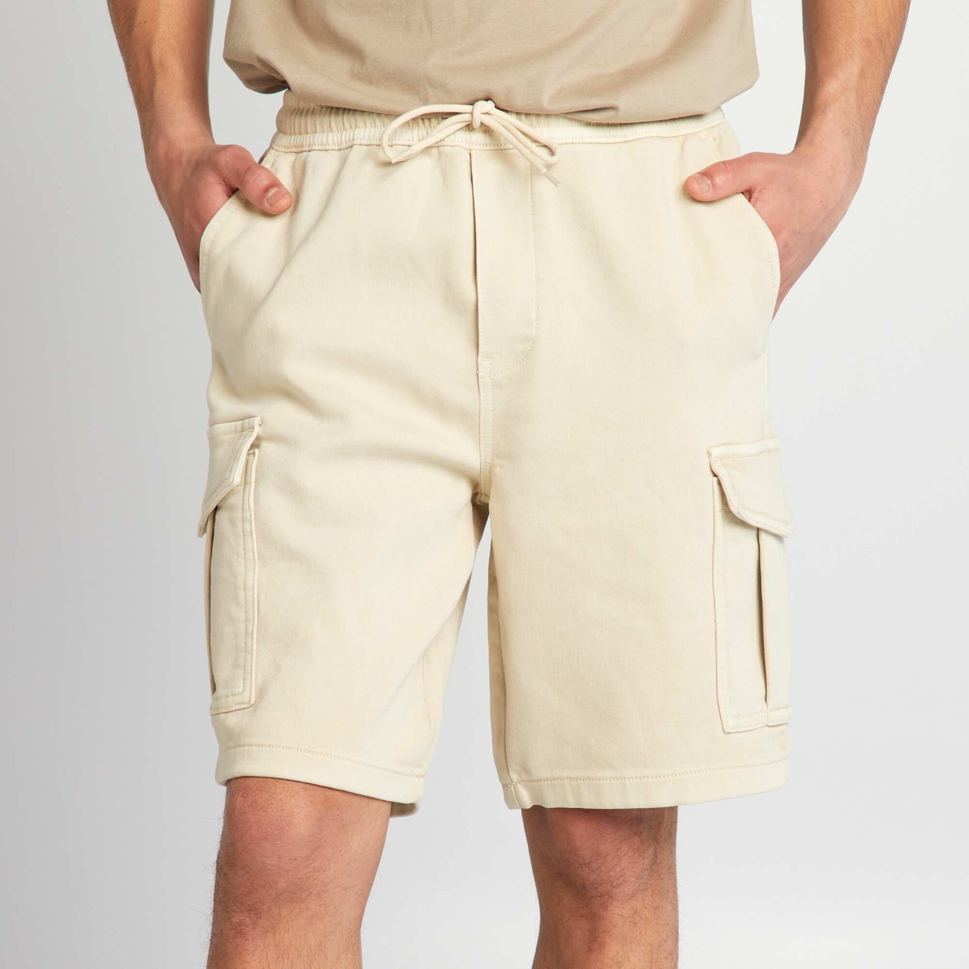 Short avec poches sur les c t s Beige