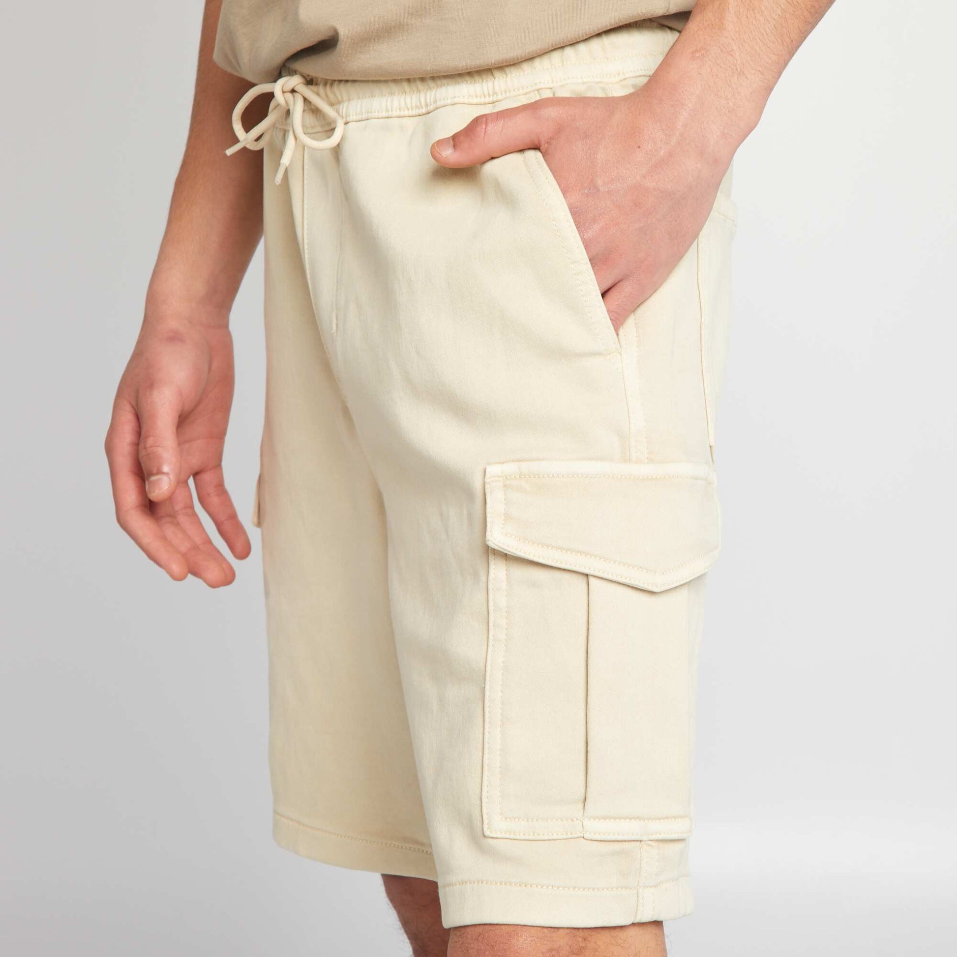 Short avec poches sur les c t s Beige