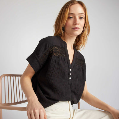 Blouse manches courtes en gaze de coton noir