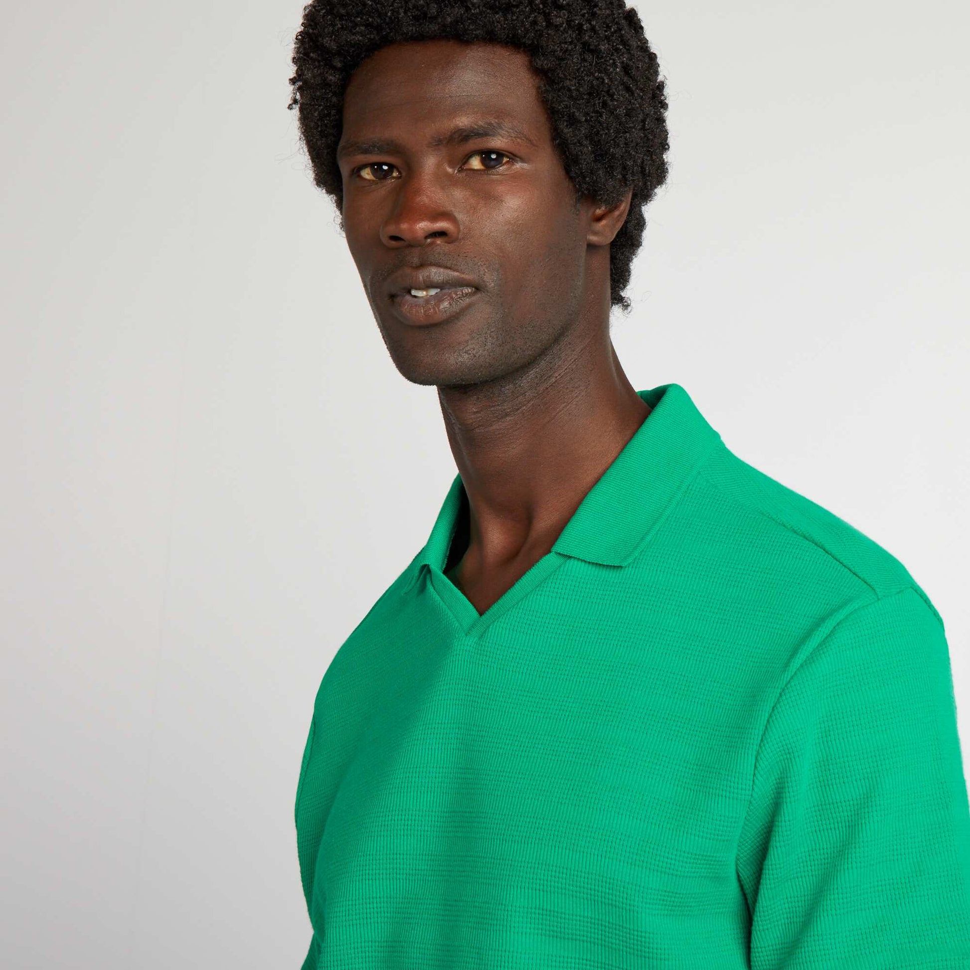 Polo en maille textur e col V Vert
