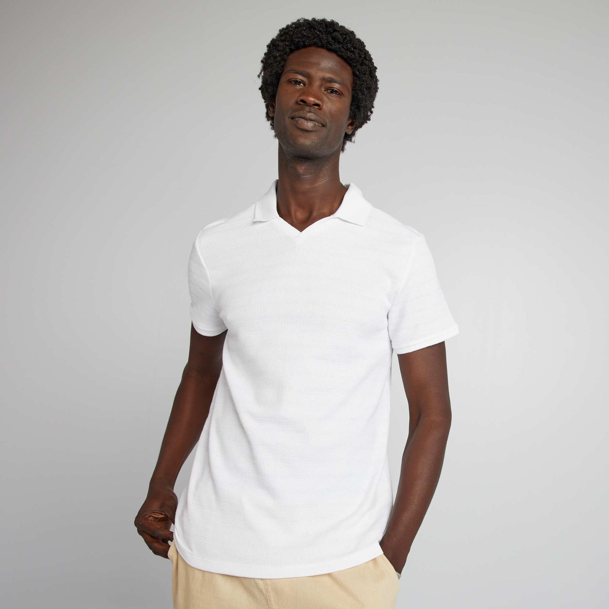 Polo en maille textur e col V blanc