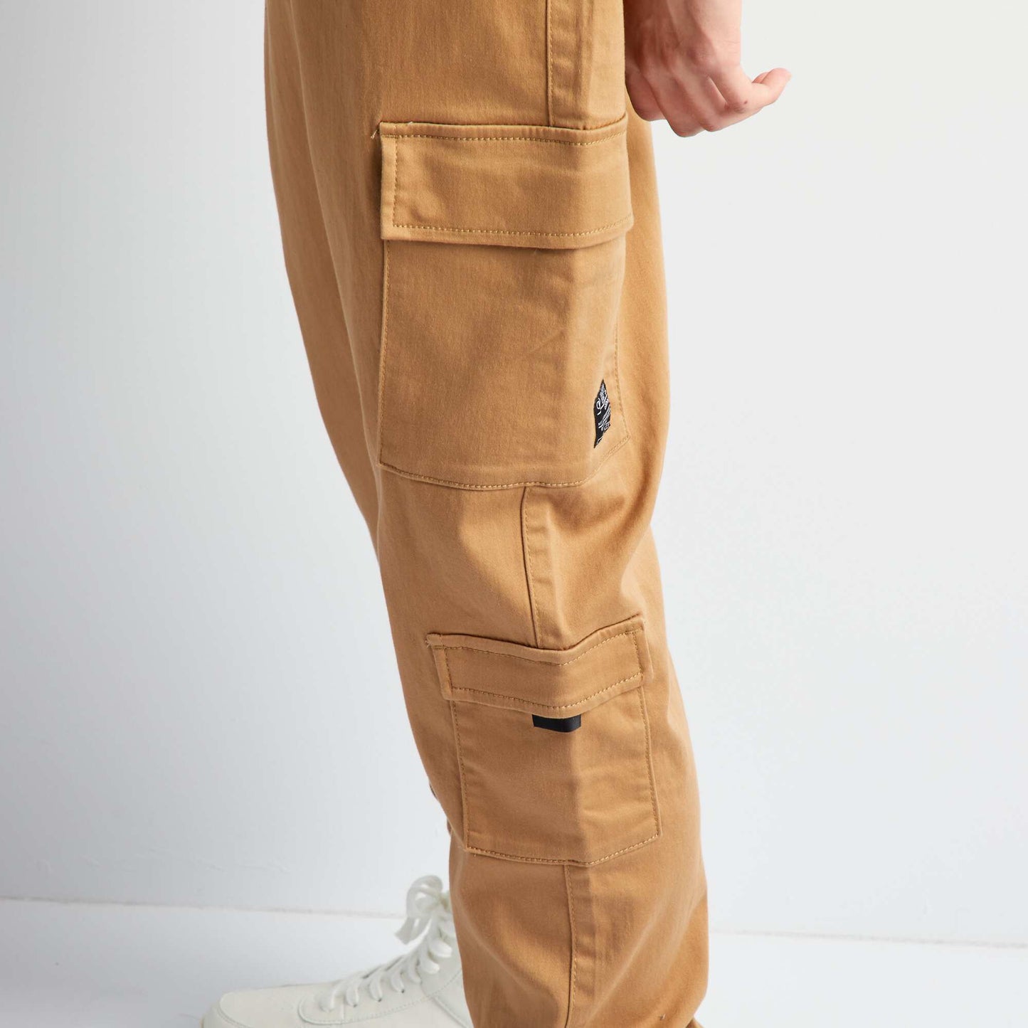 Pantalon avec poches sur les c t s Beige