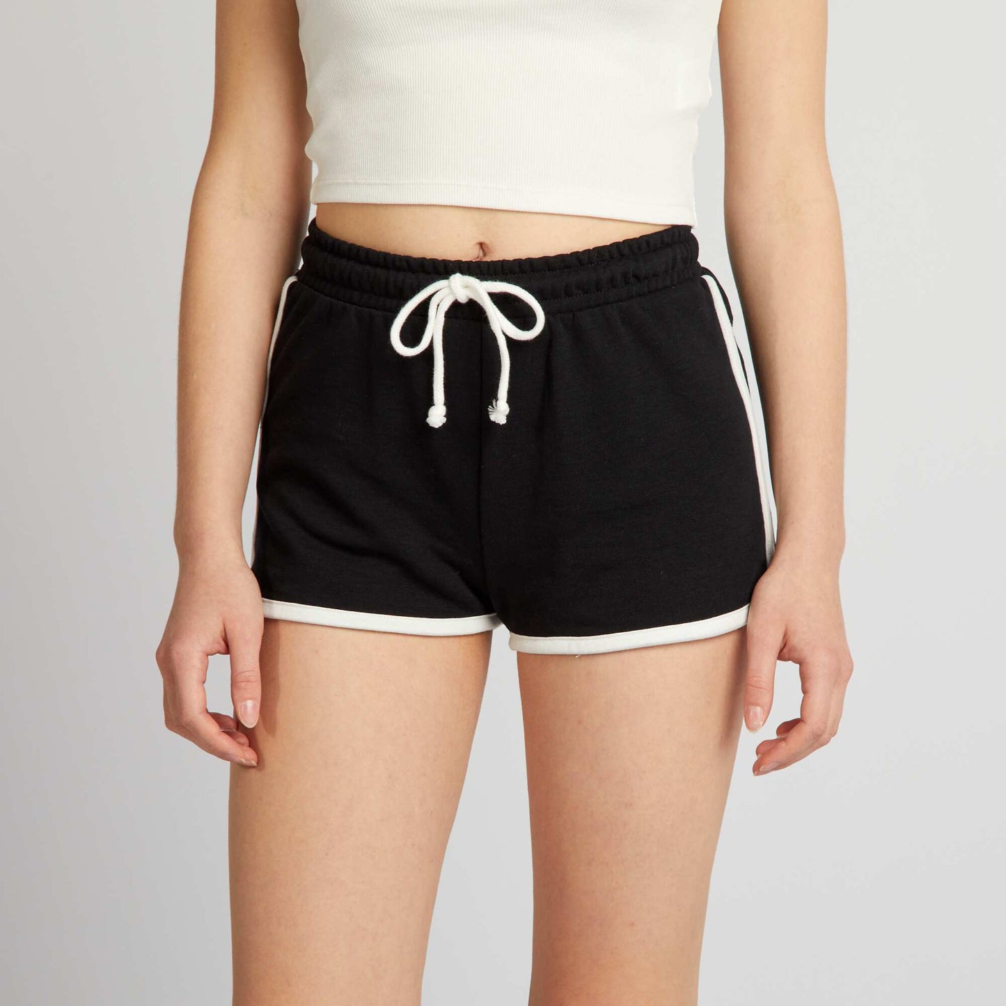 Short court sportswear noir